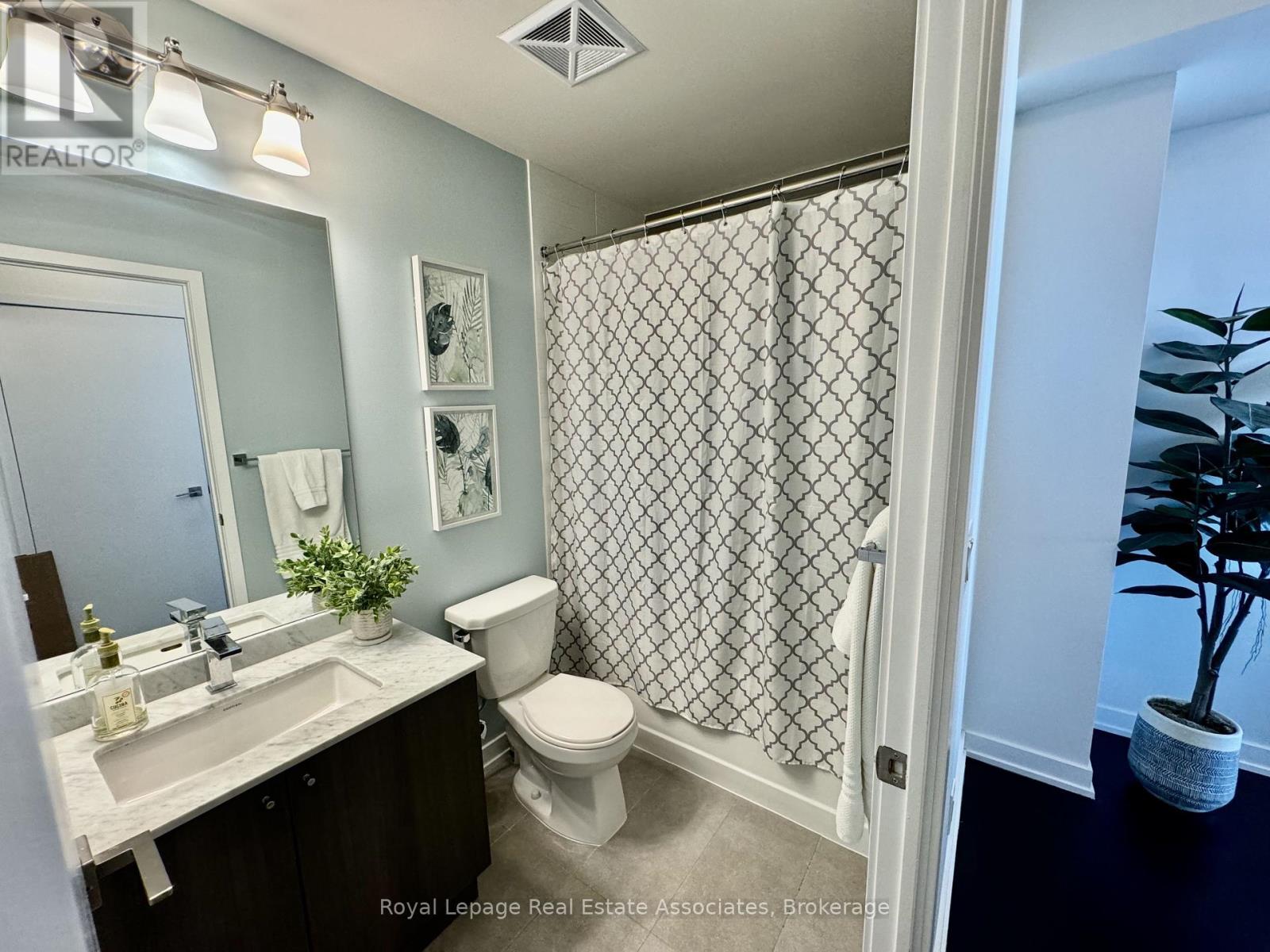 Photo 13 of 4705 4011 Brickstone Mews, Mississauga ON