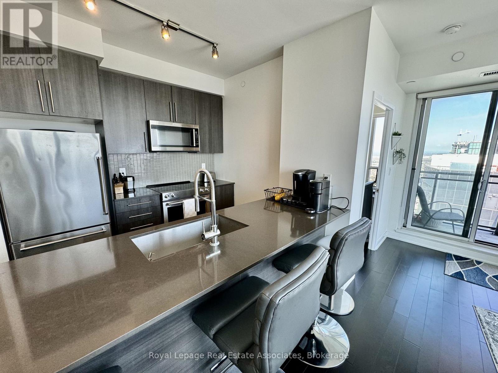 Photo 8 of 4705 4011 Brickstone Mews, Mississauga ON