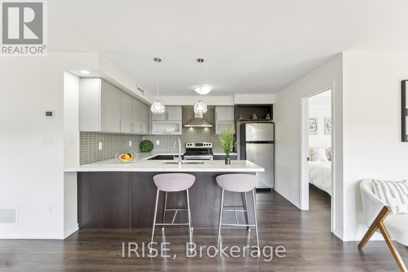 Photo 14 of 49 Golden Springs Drive, Brampton ON