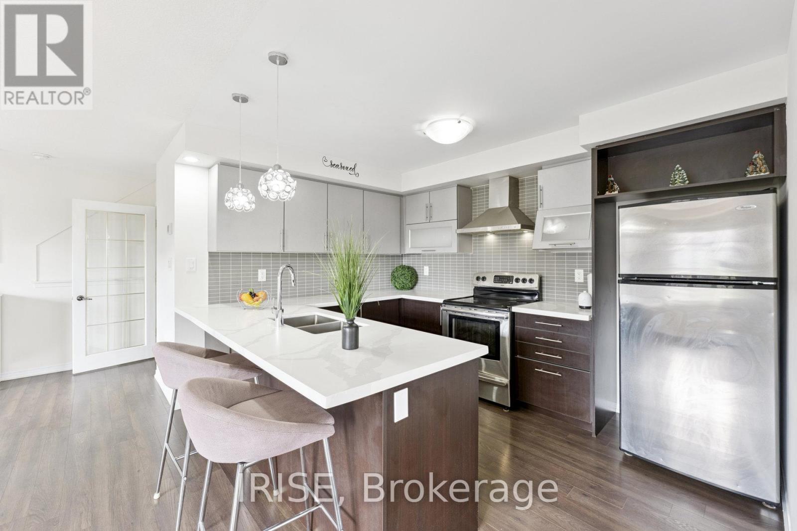 Photo 15 of 49 Golden Springs Drive, Brampton ON