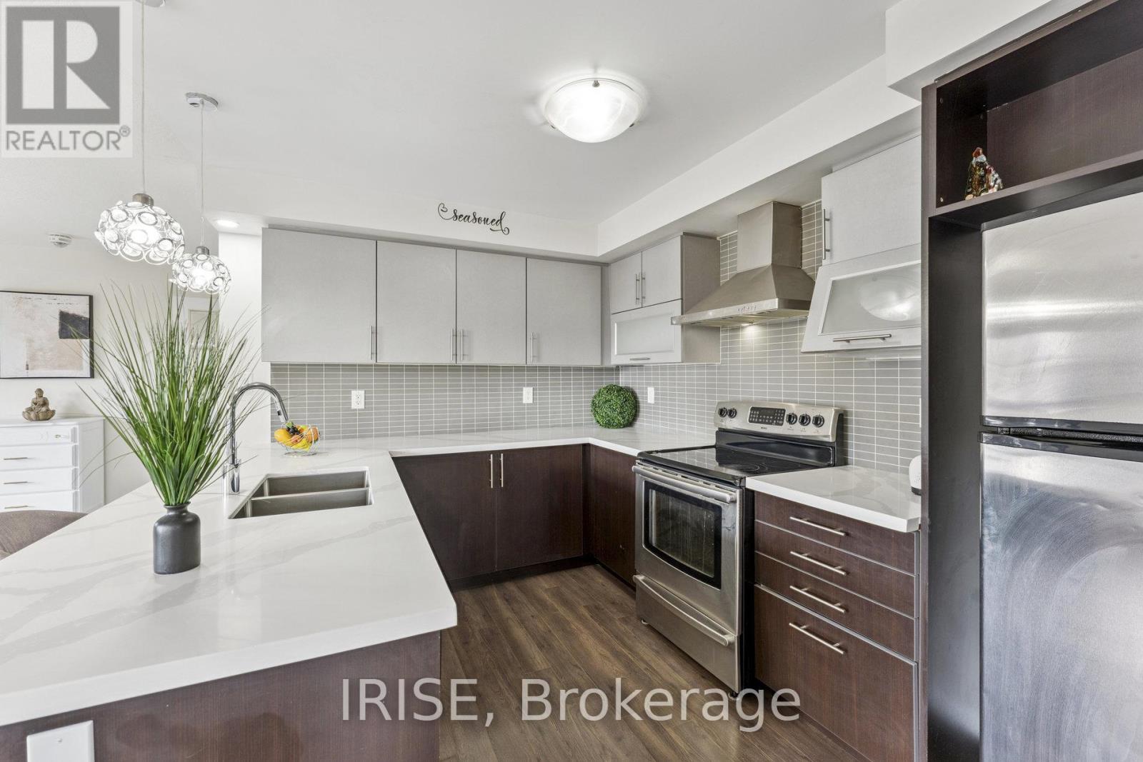 Photo 16 of 49 Golden Springs Drive, Brampton ON