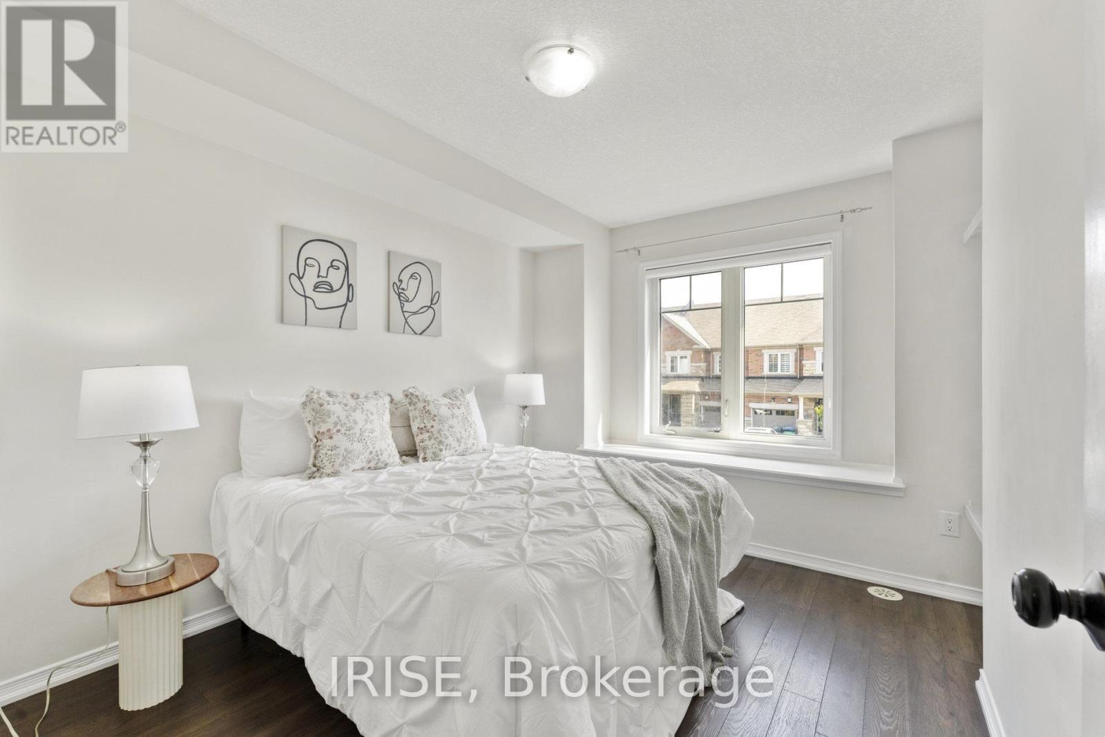 Photo 18 of 49 Golden Springs Drive, Brampton ON