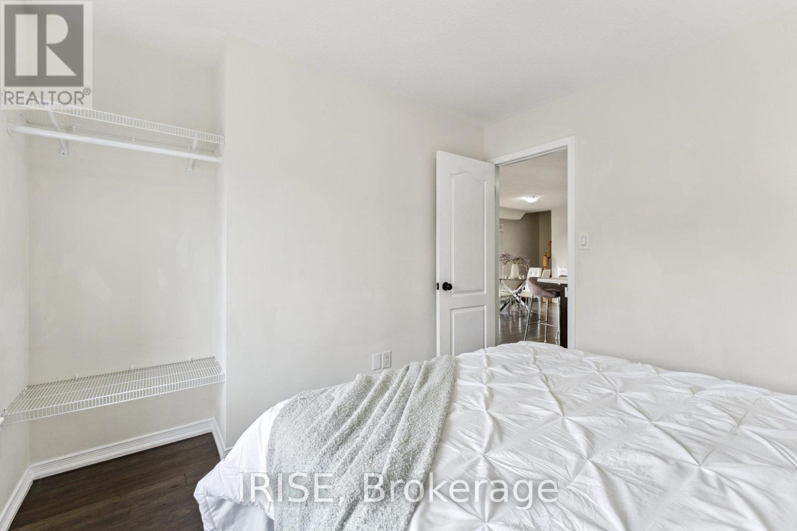 Photo 19 of 49 Golden Springs Drive, Brampton ON