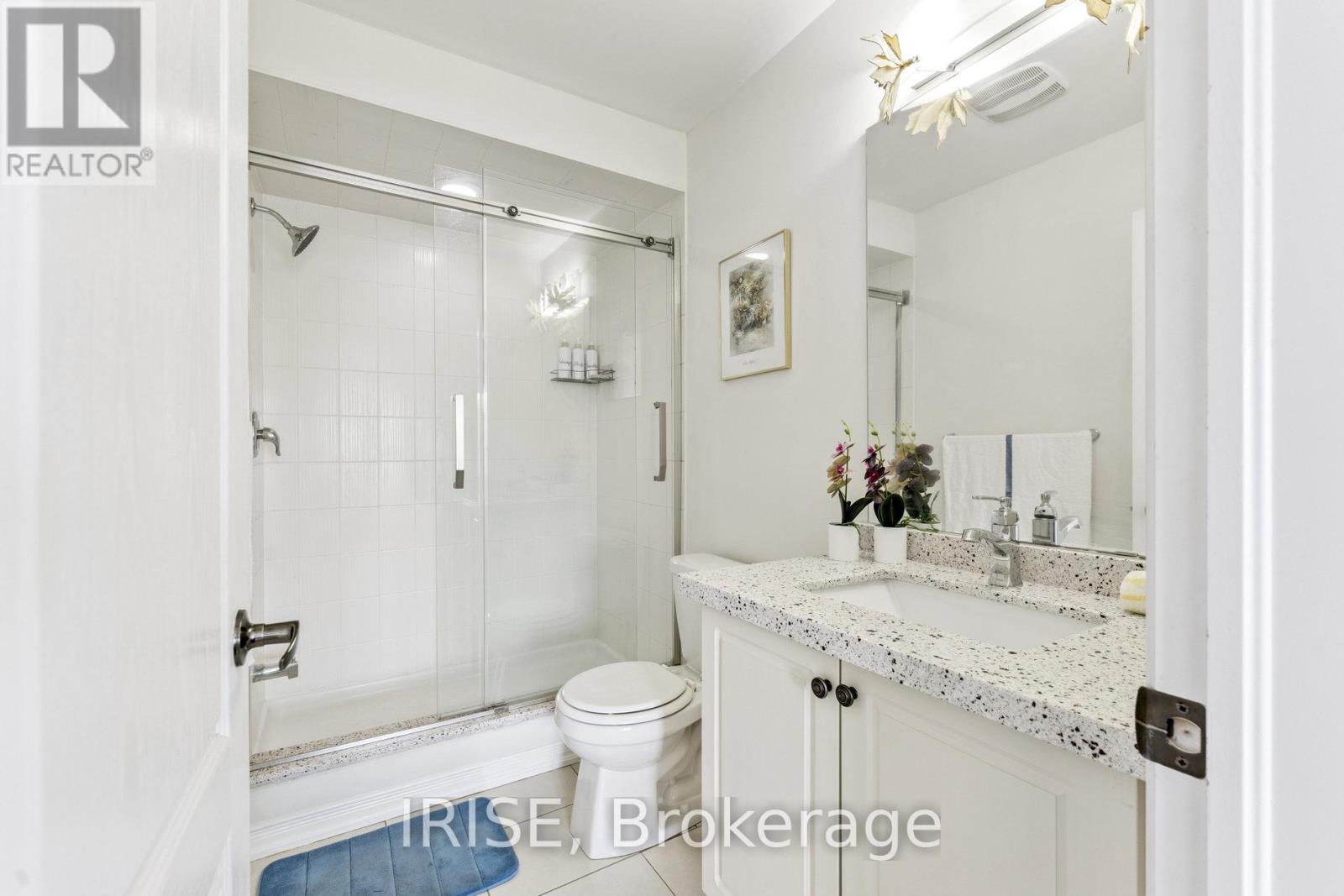 Photo 23 of 49 Golden Springs Drive, Brampton ON