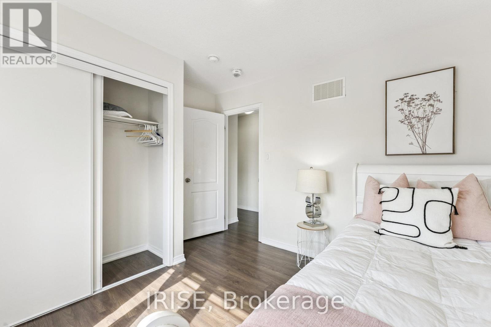 Photo 27 of 49 Golden Springs Drive, Brampton ON