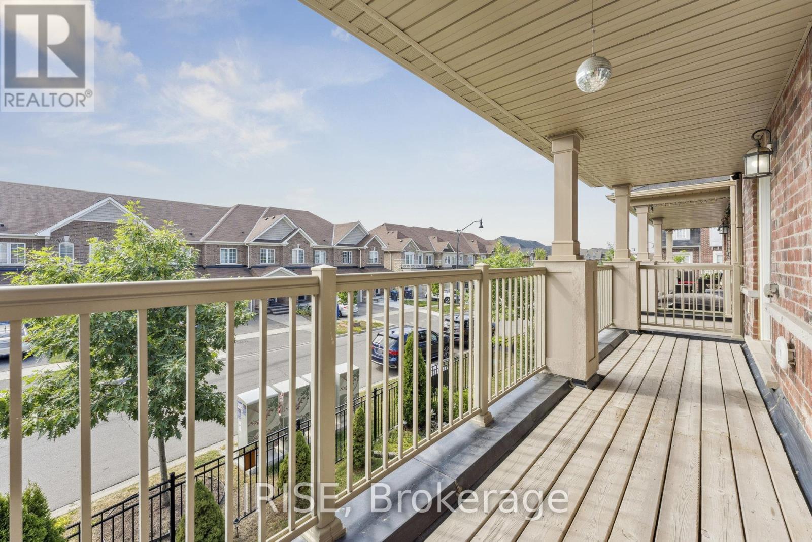 Photo 32 of 49 Golden Springs Drive, Brampton ON