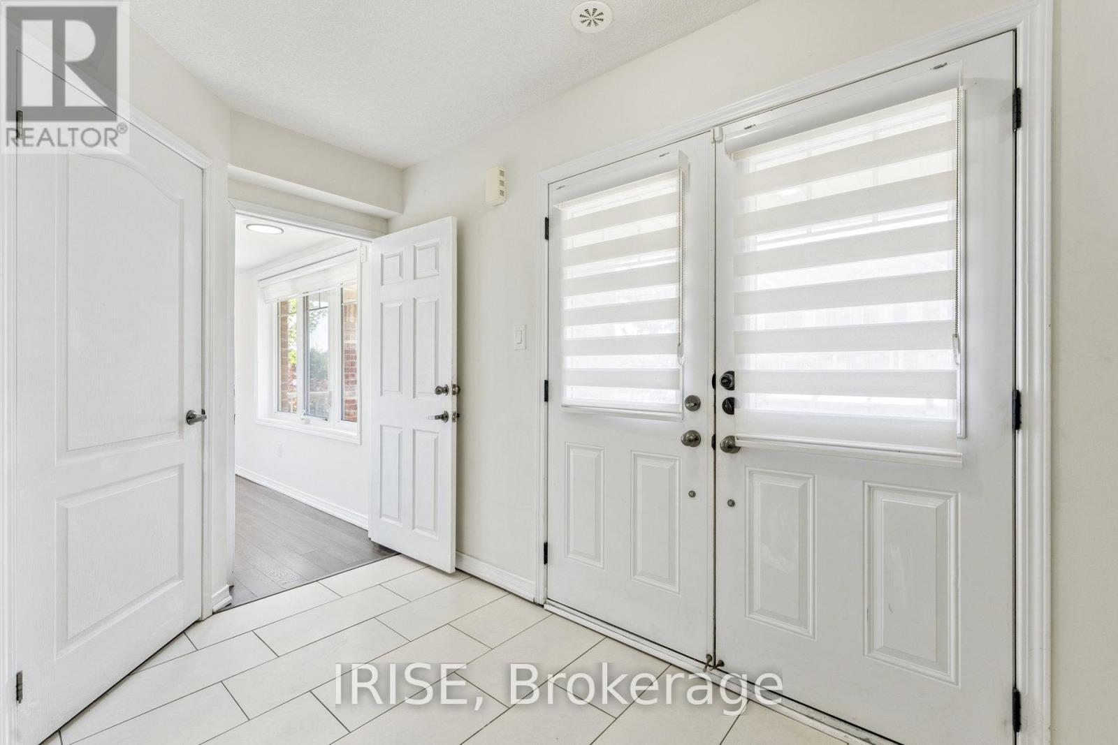 Photo 4 of 49 Golden Springs Drive, Brampton ON