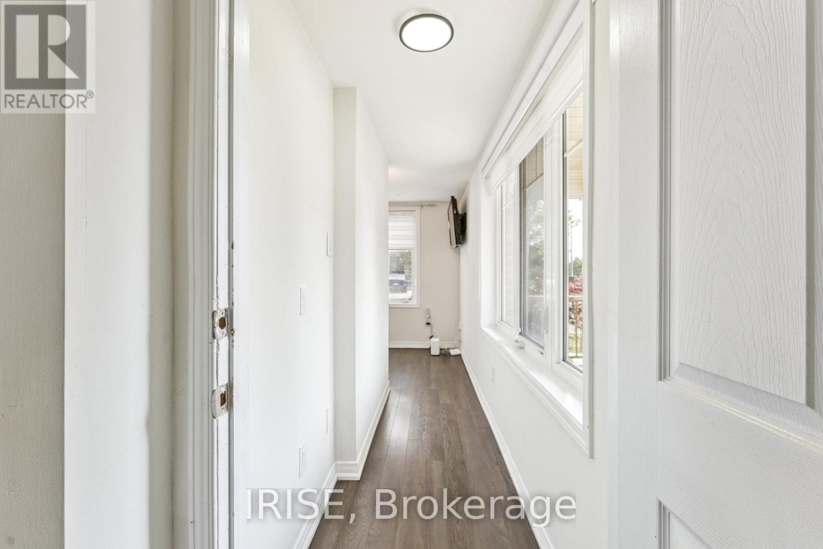 Photo 5 of 49 Golden Springs Drive, Brampton ON