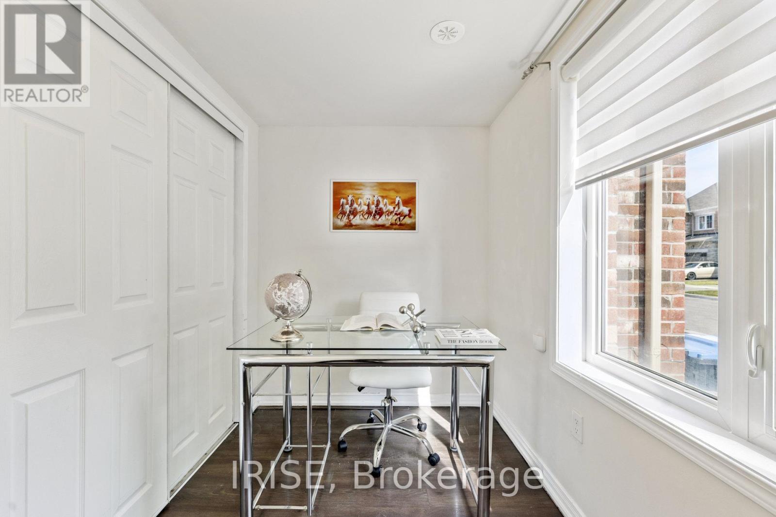 Photo 6 of 49 Golden Springs Drive, Brampton ON