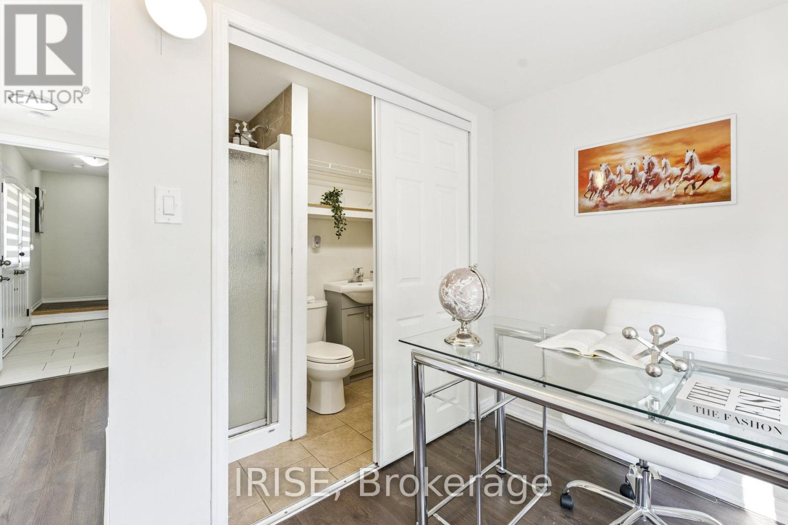 Photo 7 of 49 Golden Springs Drive, Brampton ON