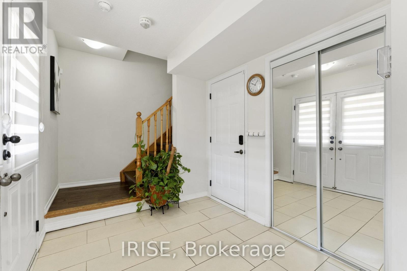 Photo 9 of 49 Golden Springs Drive, Brampton ON