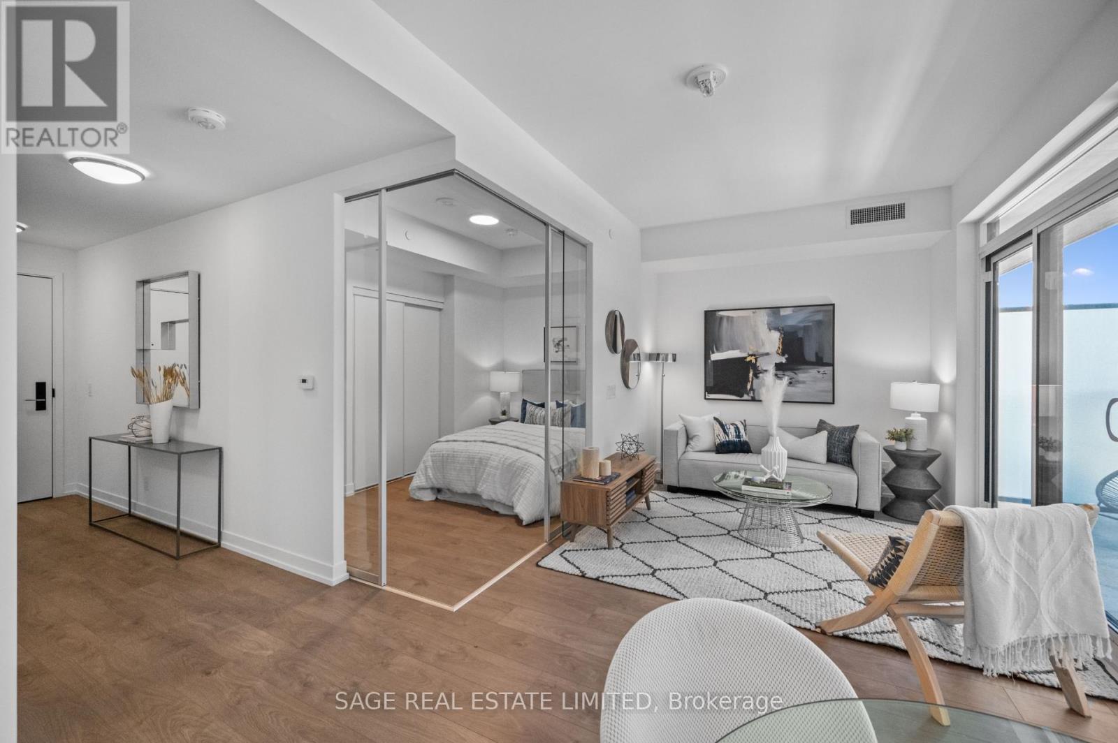 Photo 2 of 711 270 Dufferin Street, Toronto ON