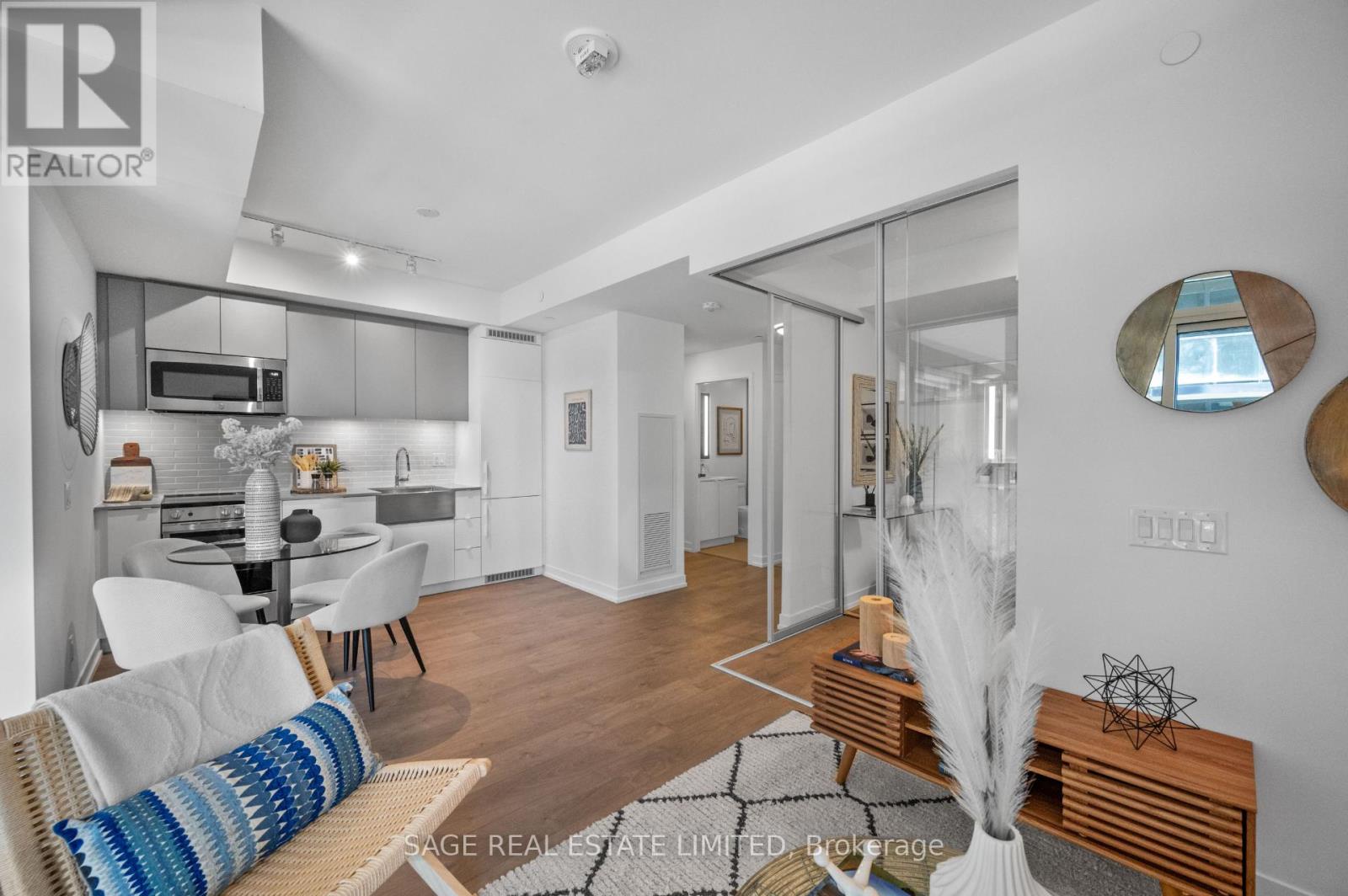 Photo 8 of 711 270 Dufferin Street, Toronto ON