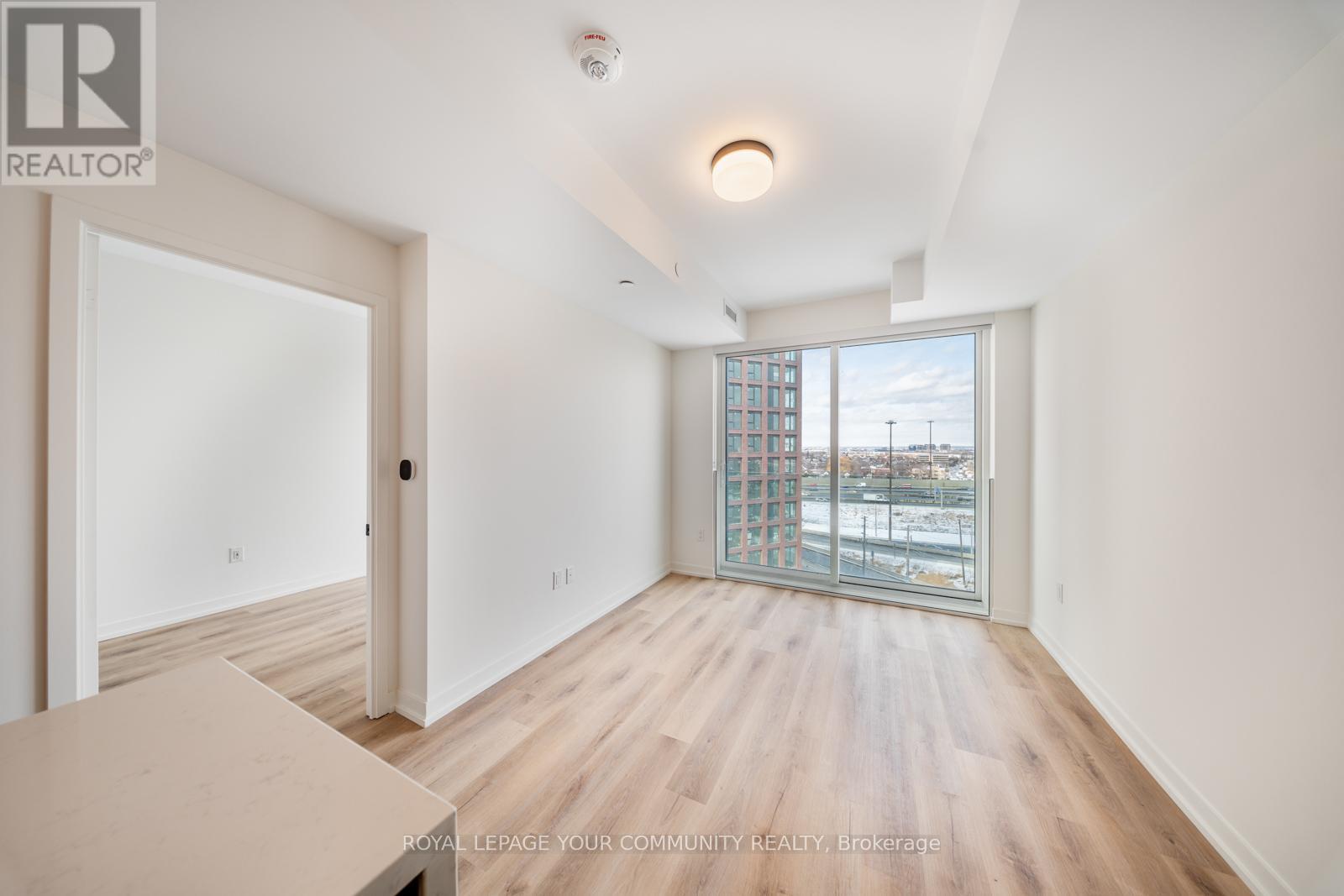 Photo 9 of 701 5 York Garden Way, Toronto ON