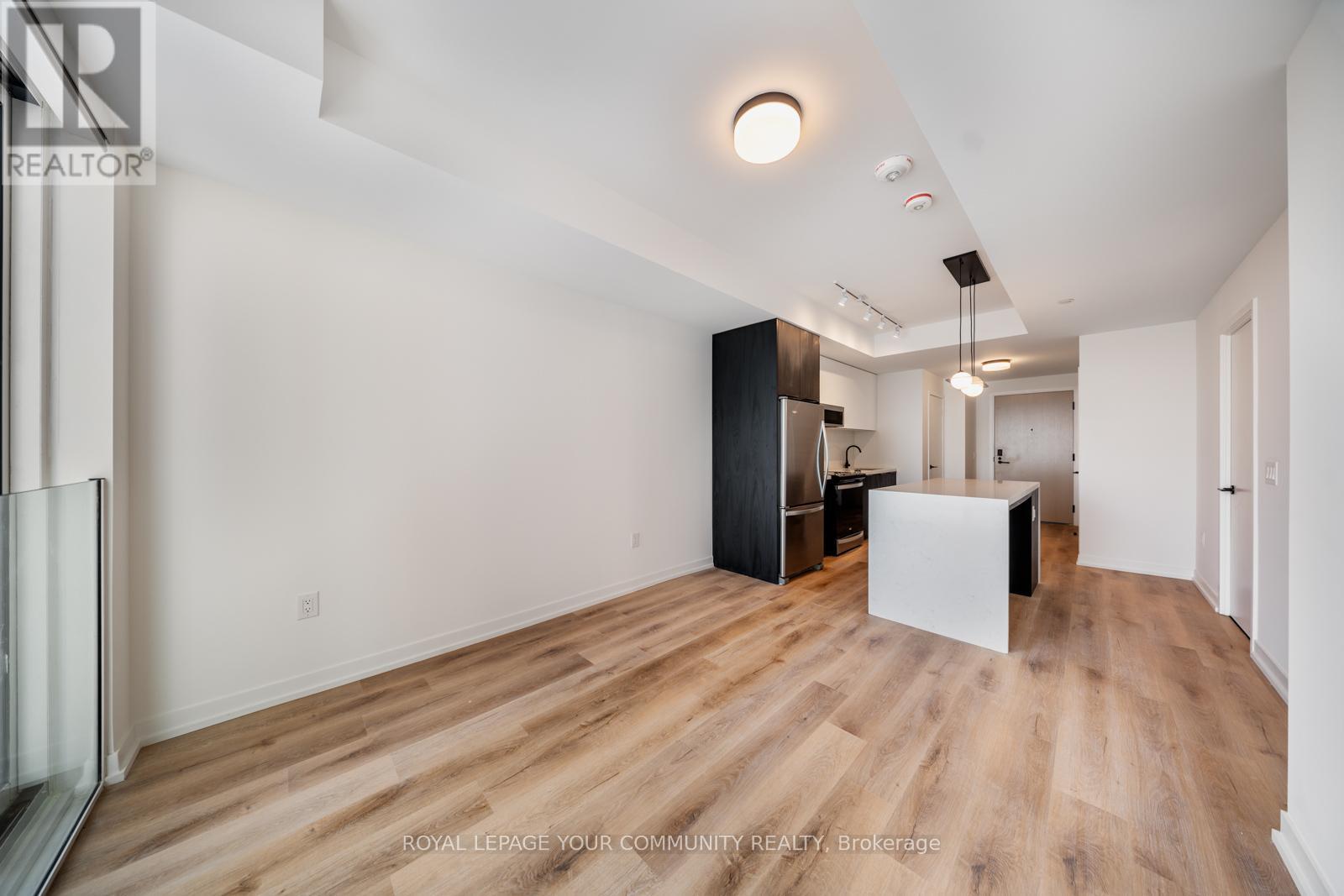 Photo 3 of 701 5 York Garden Way, Toronto ON