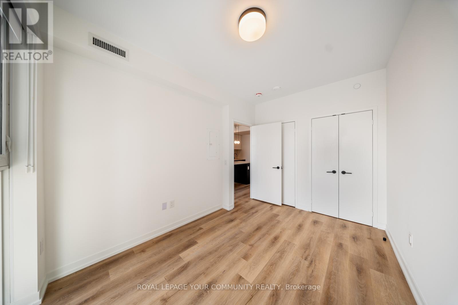 Photo 14 of 701 5 York Garden Way, Toronto ON