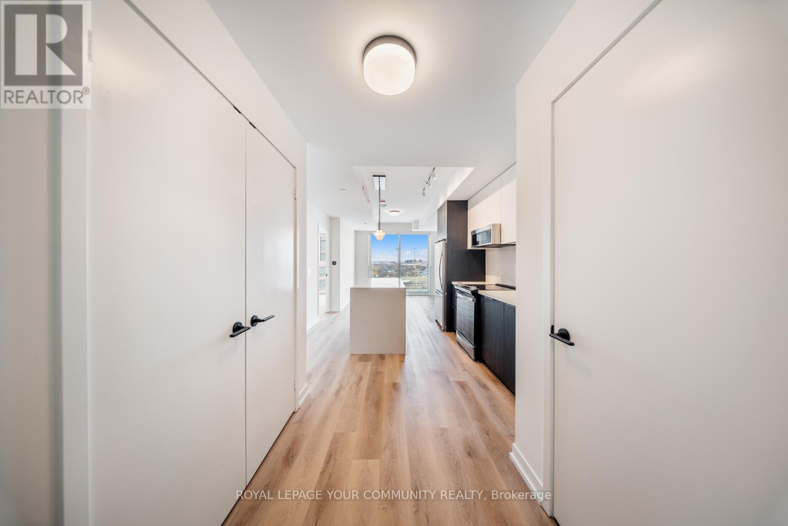 Photo 10 of 701 5 York Garden Way, Toronto ON