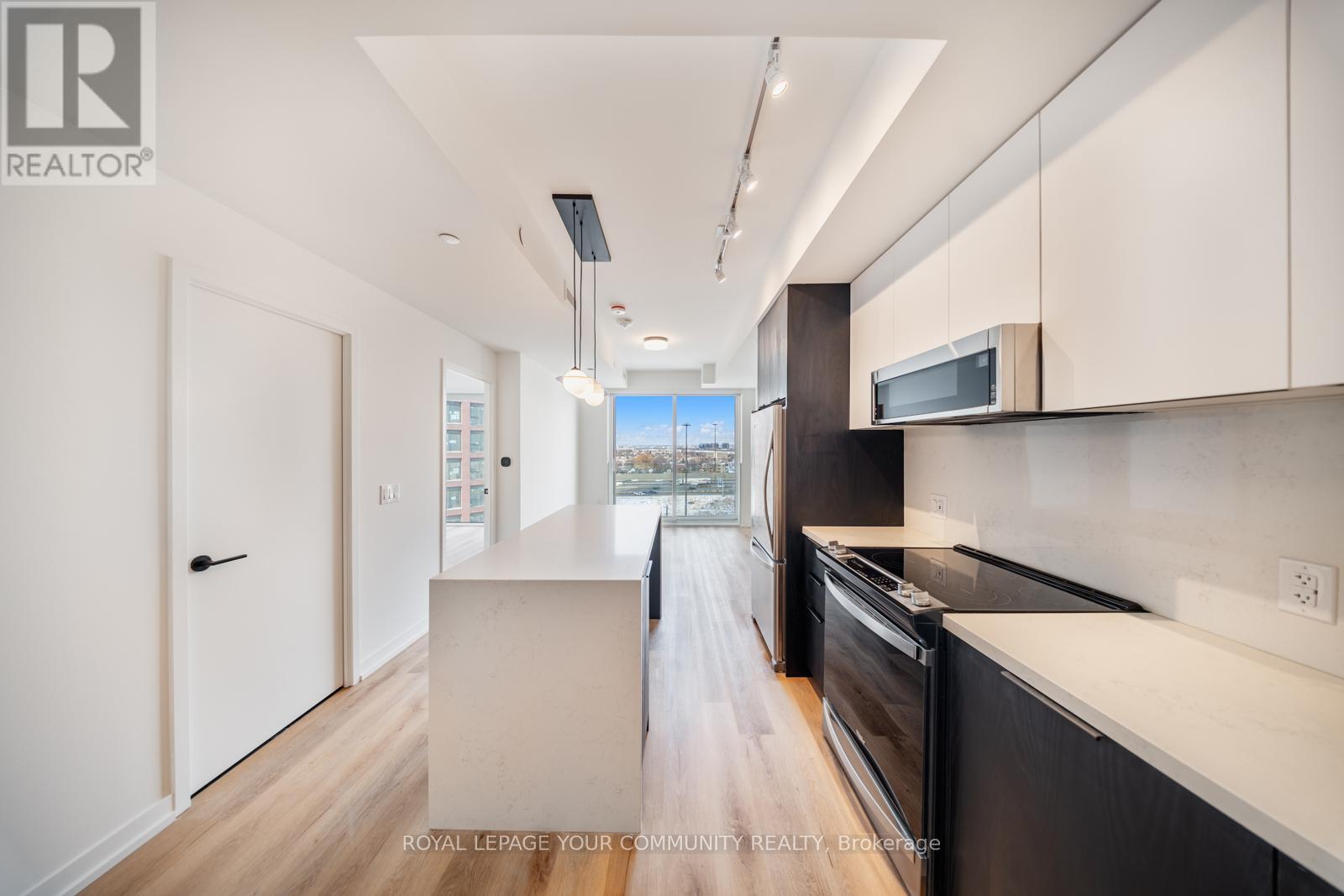 Photo 8 of 701 5 York Garden Way, Toronto ON