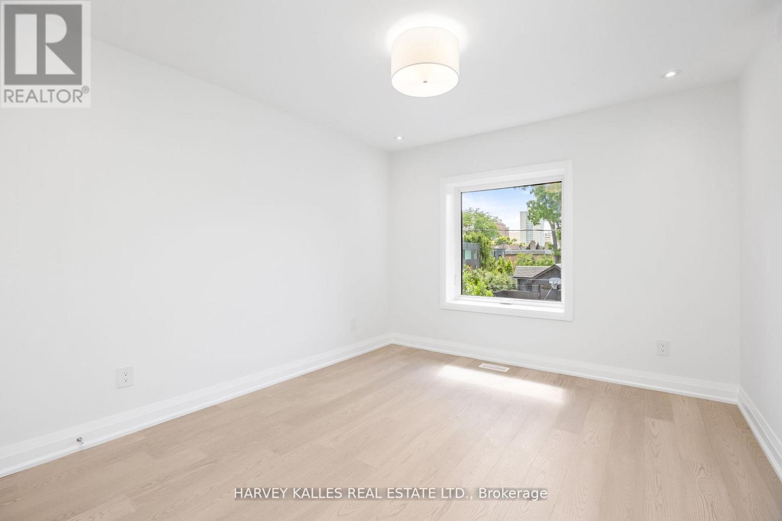 Photo 14 of 101 Clifton Road, Toronto ON