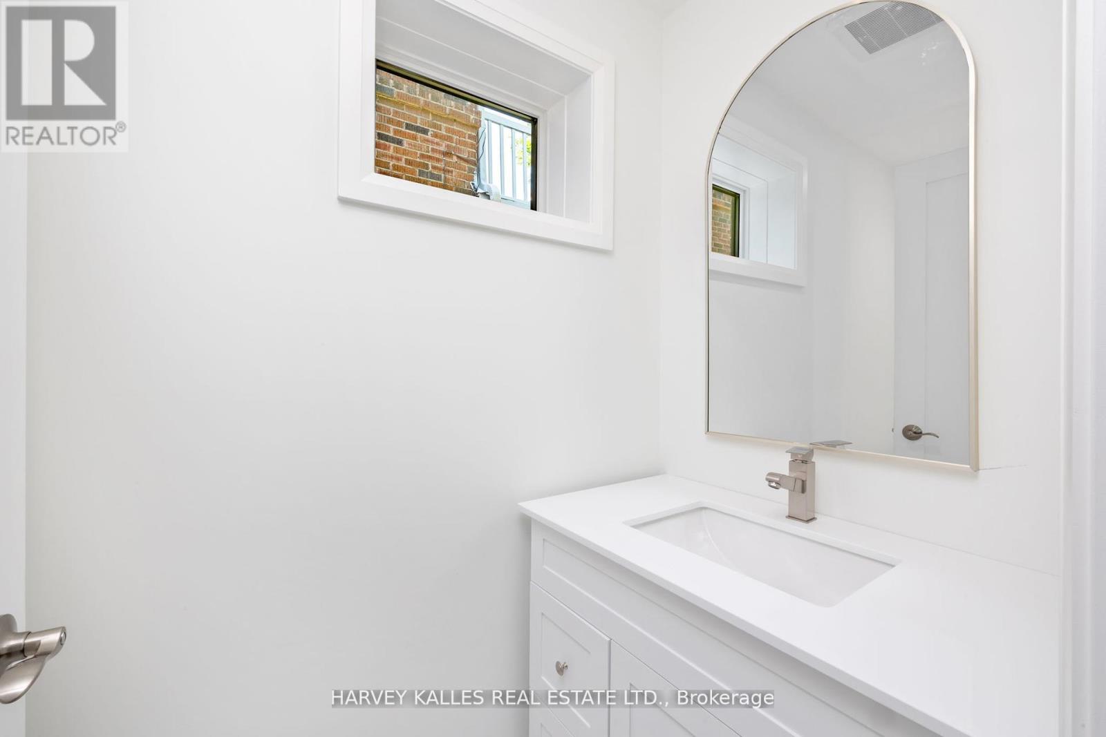 Photo 8 of 101 Clifton Road, Toronto ON