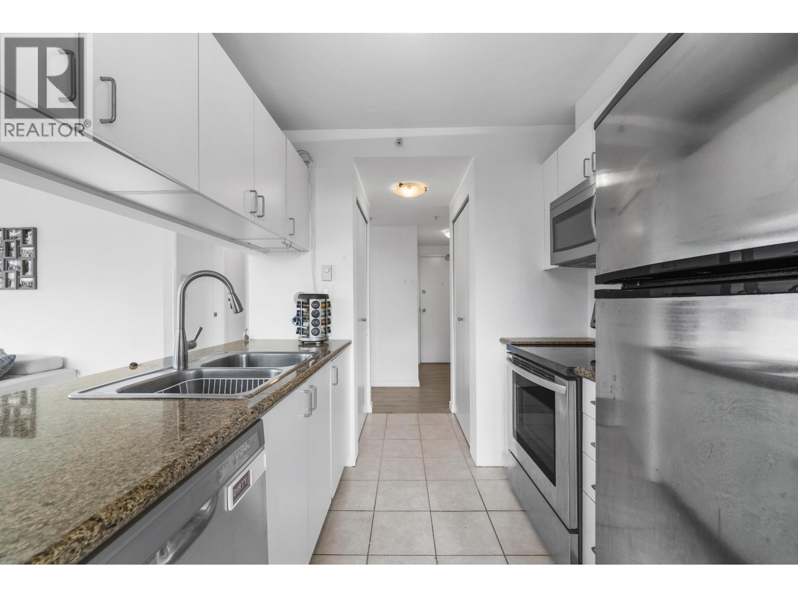 Photo 10 of 1709 438 Seymour Street, Vancouver BC