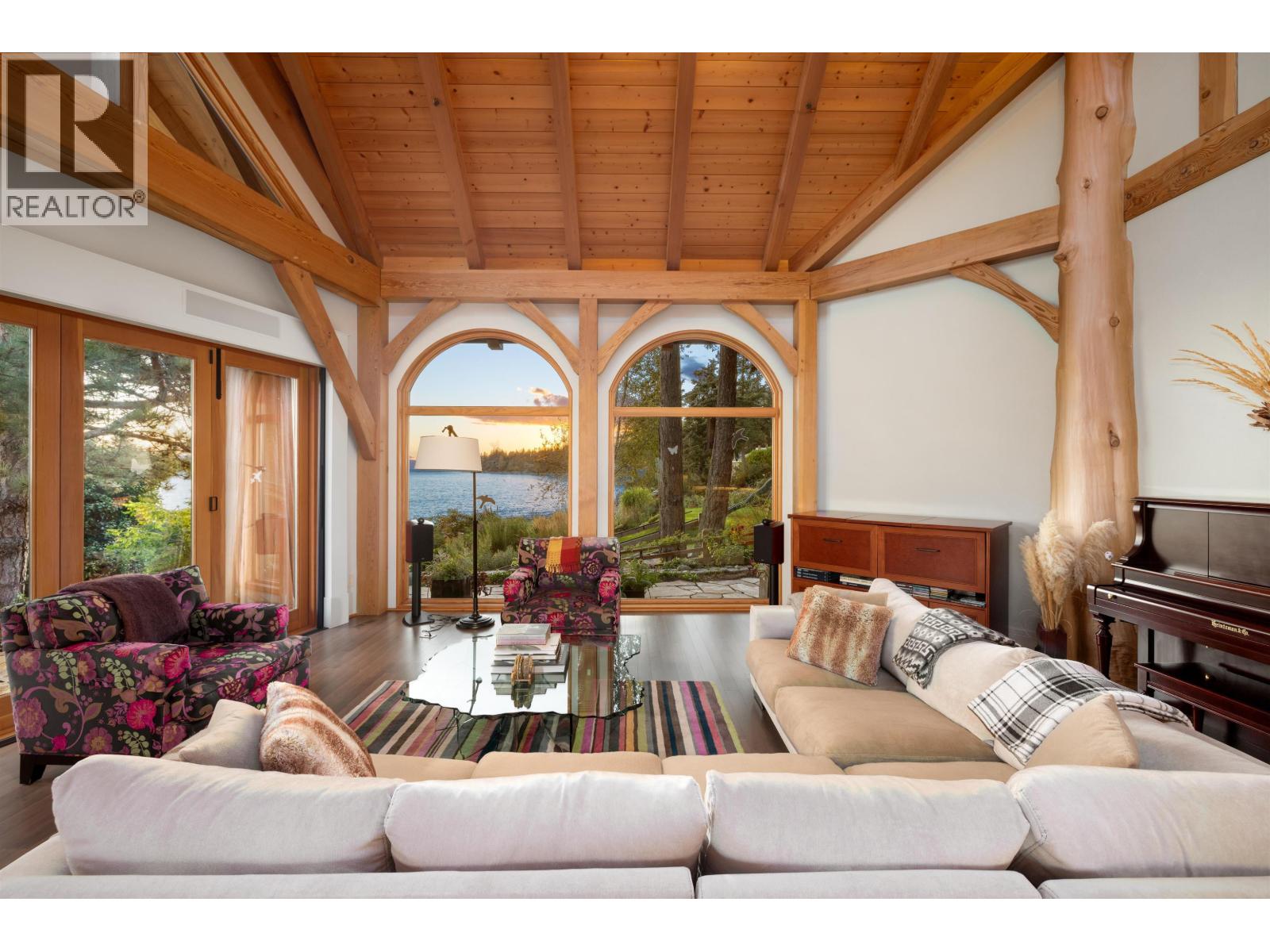 5871 SUNSHINE COAST HIGHWAY, Sechelt