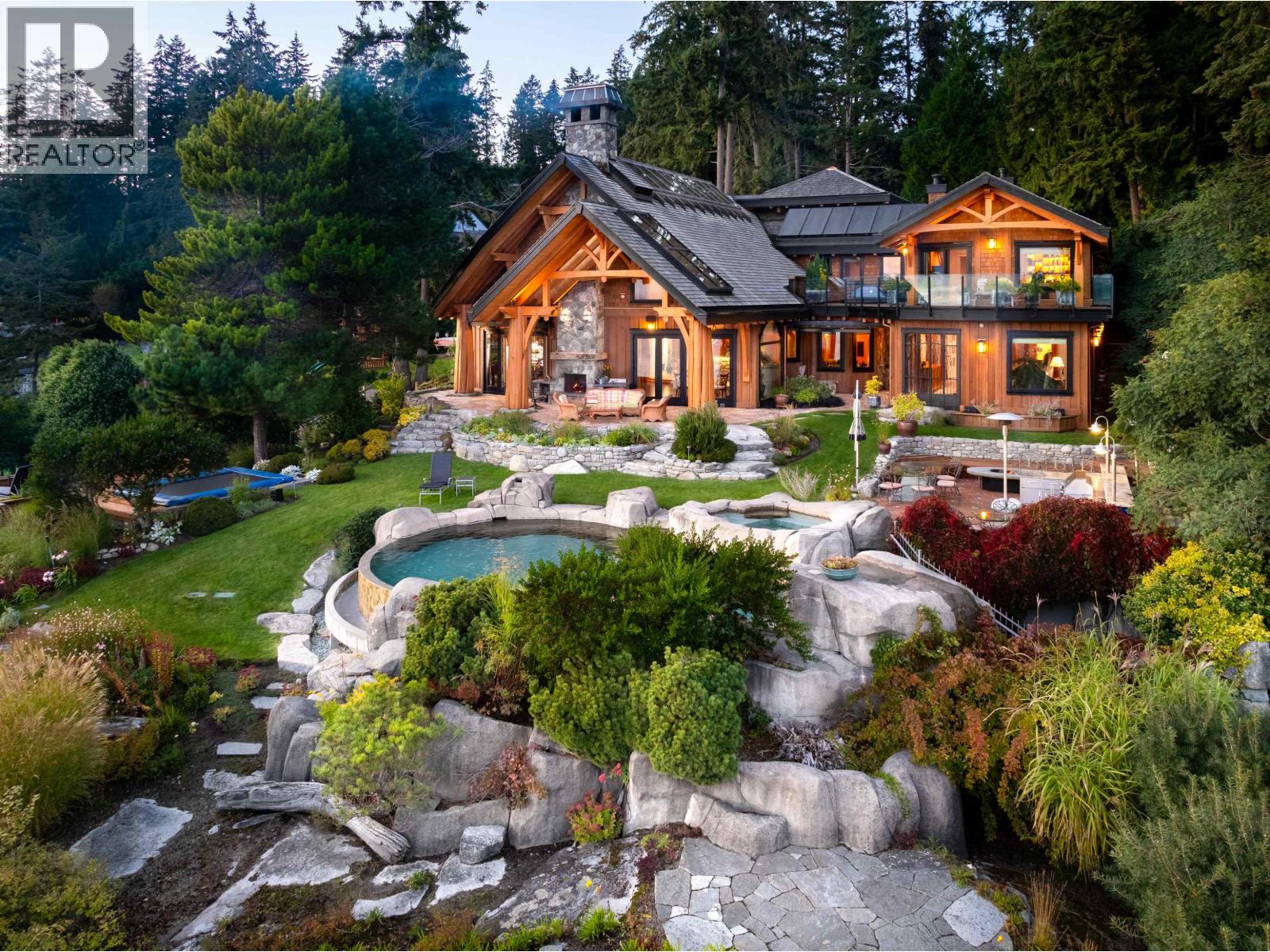 5871 SUNSHINE COAST HIGHWAY, Sechelt