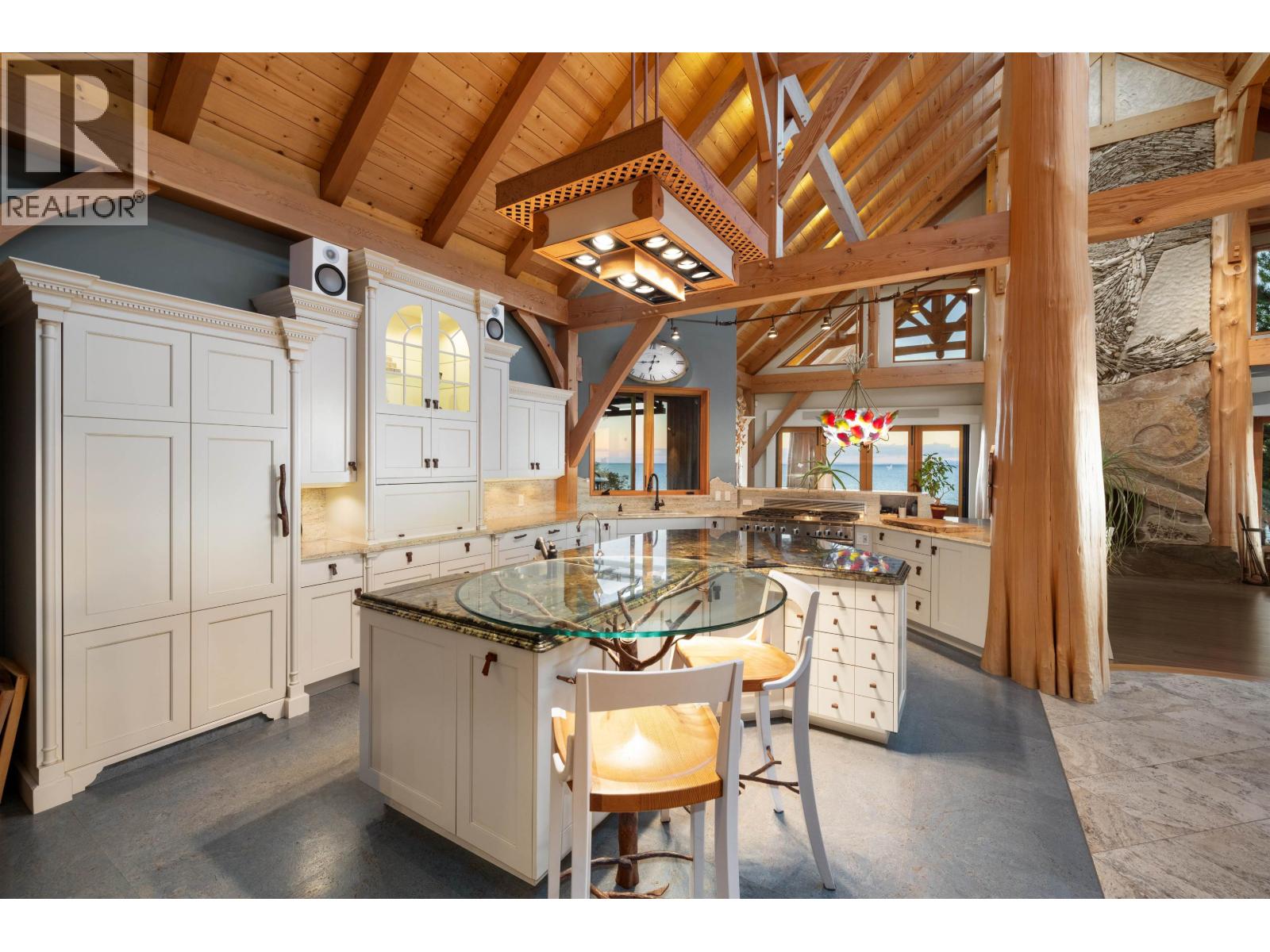 5871 SUNSHINE COAST HIGHWAY, Sechelt