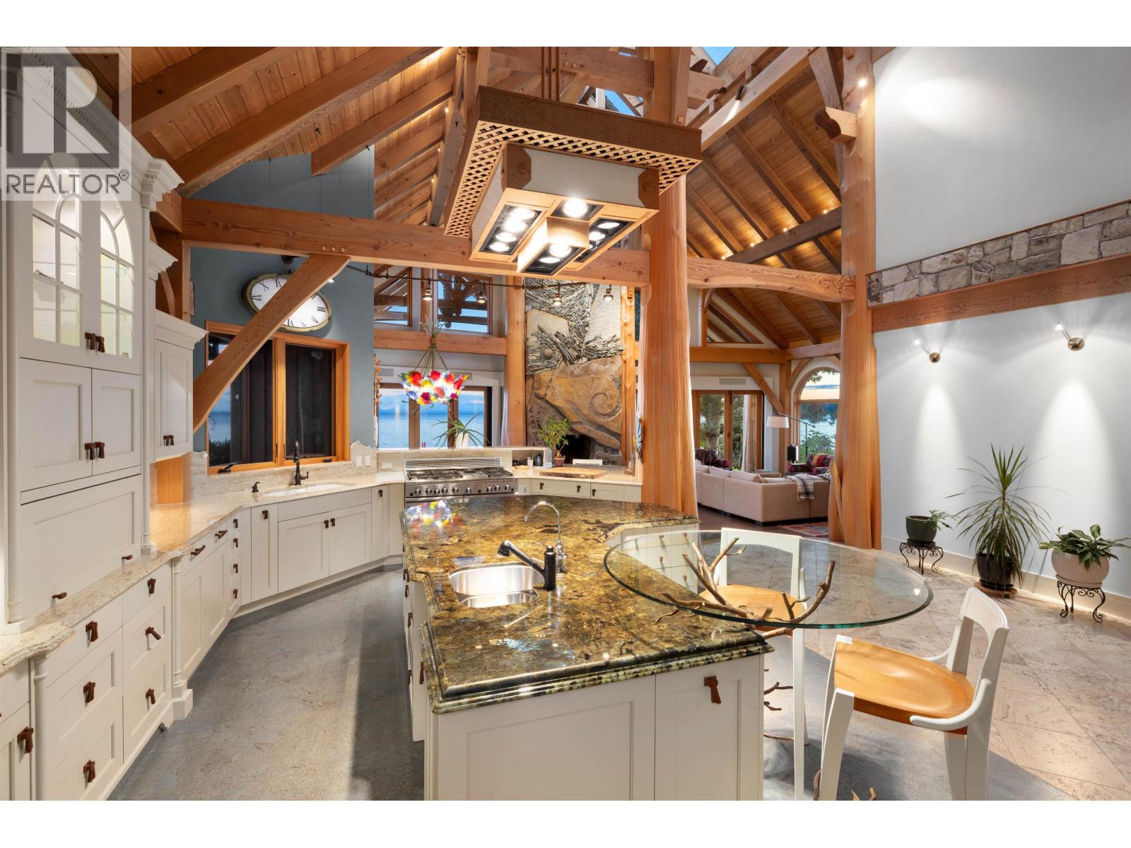 5871 SUNSHINE COAST HIGHWAY, Sechelt