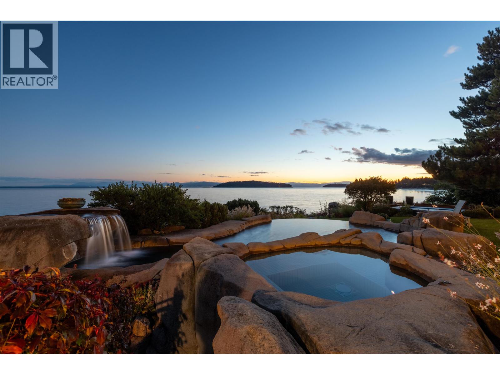 5871 SUNSHINE COAST HIGHWAY, Sechelt