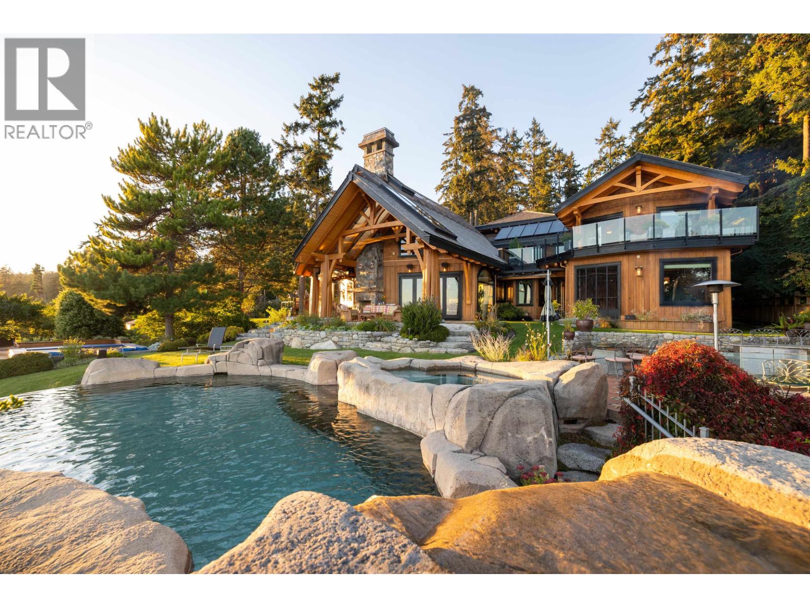 5871 SUNSHINE COAST HIGHWAY, Sechelt