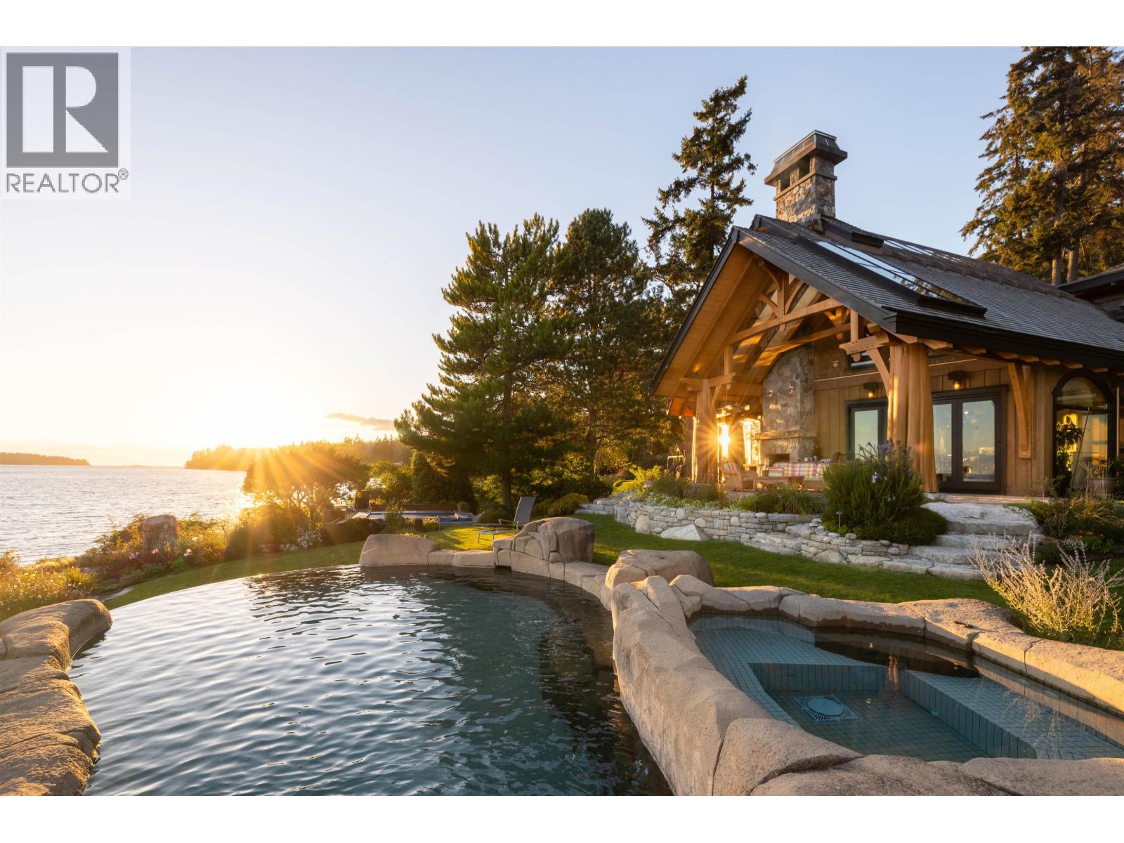 5871 SUNSHINE COAST HIGHWAY, Sechelt