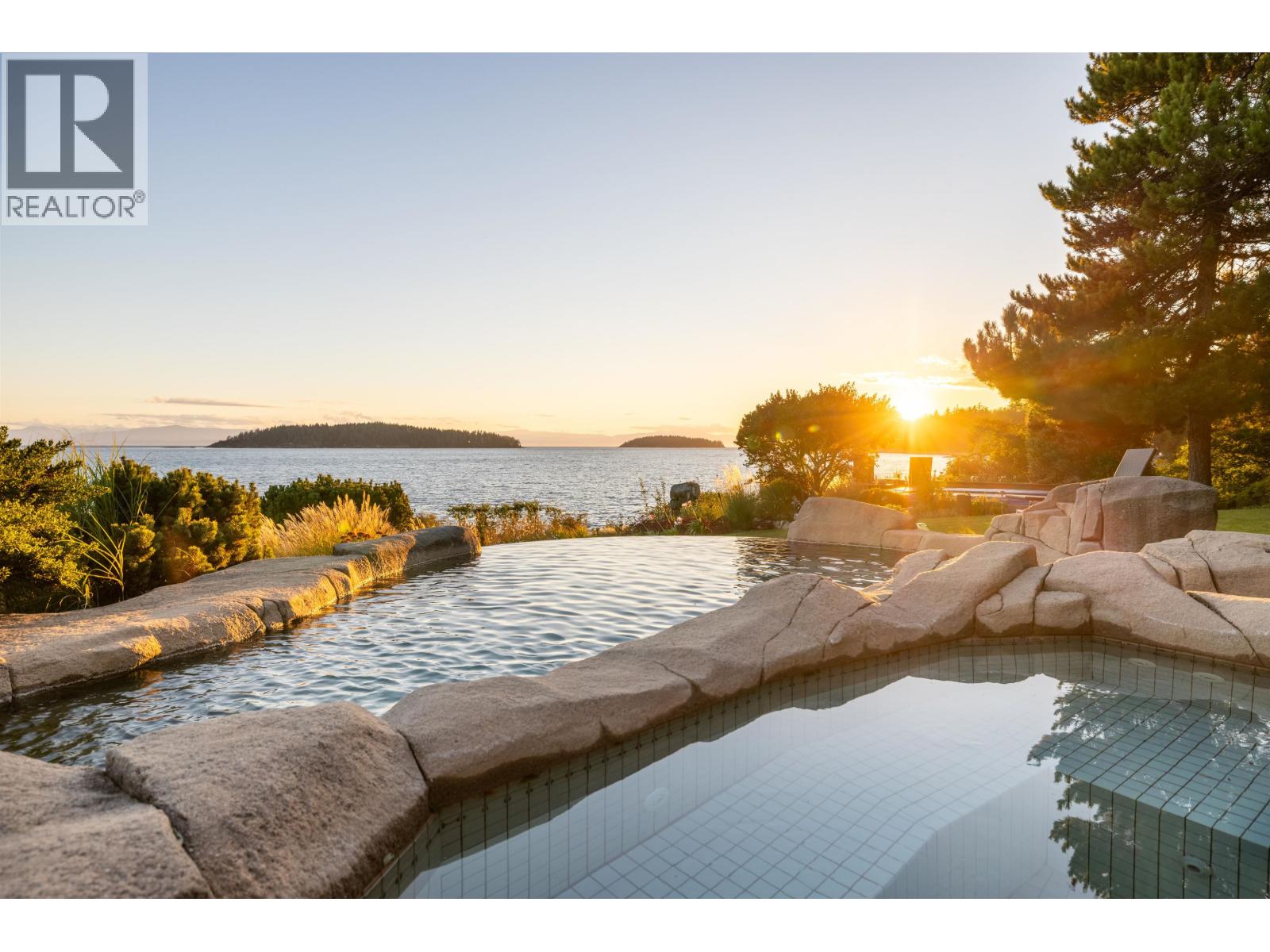 5871 SUNSHINE COAST HIGHWAY, Sechelt
