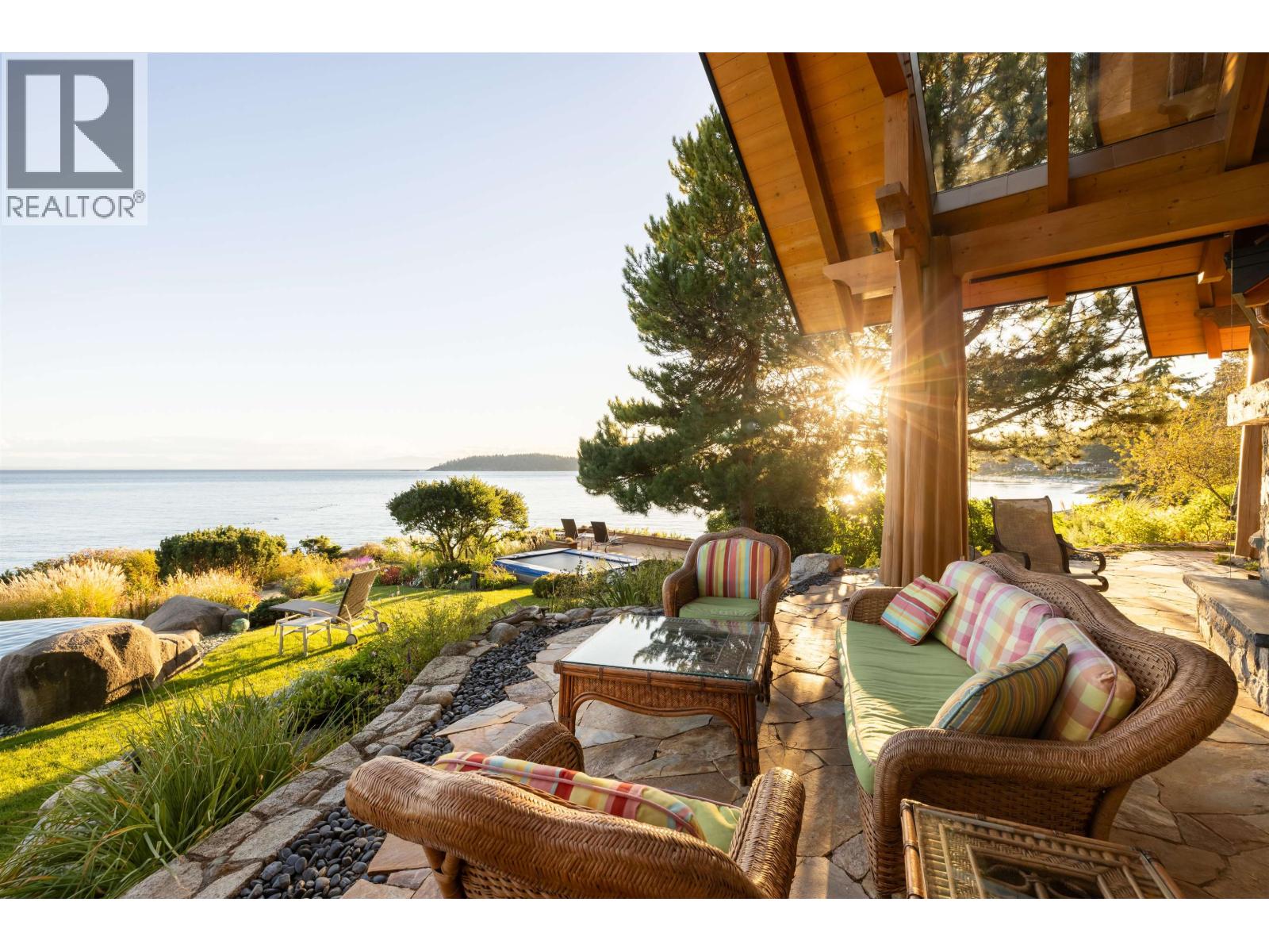 5871 SUNSHINE COAST HIGHWAY, Sechelt