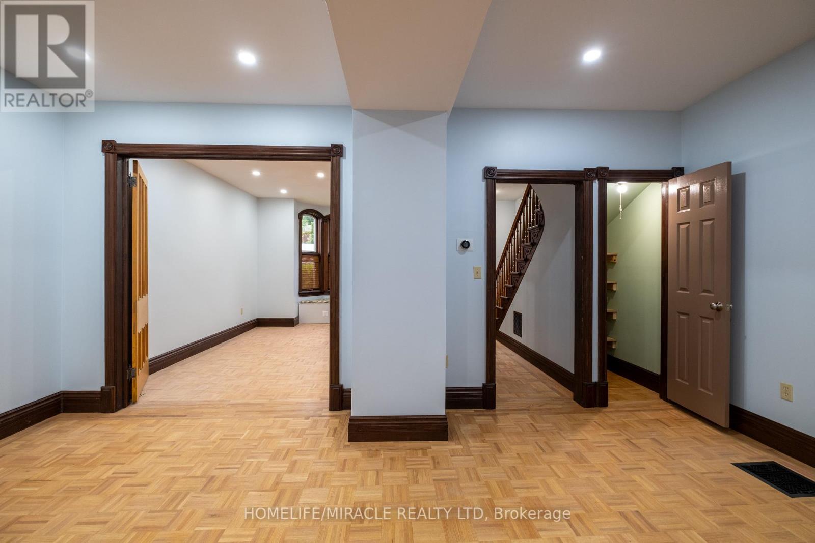 Photo 4 of 41 Park Hill Road, Cambridge ON
