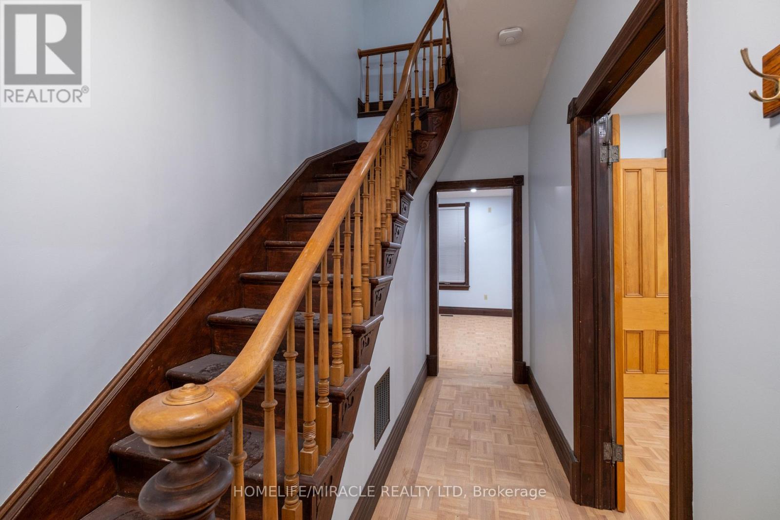 Photo 9 of 41 Park Hill Road, Cambridge ON