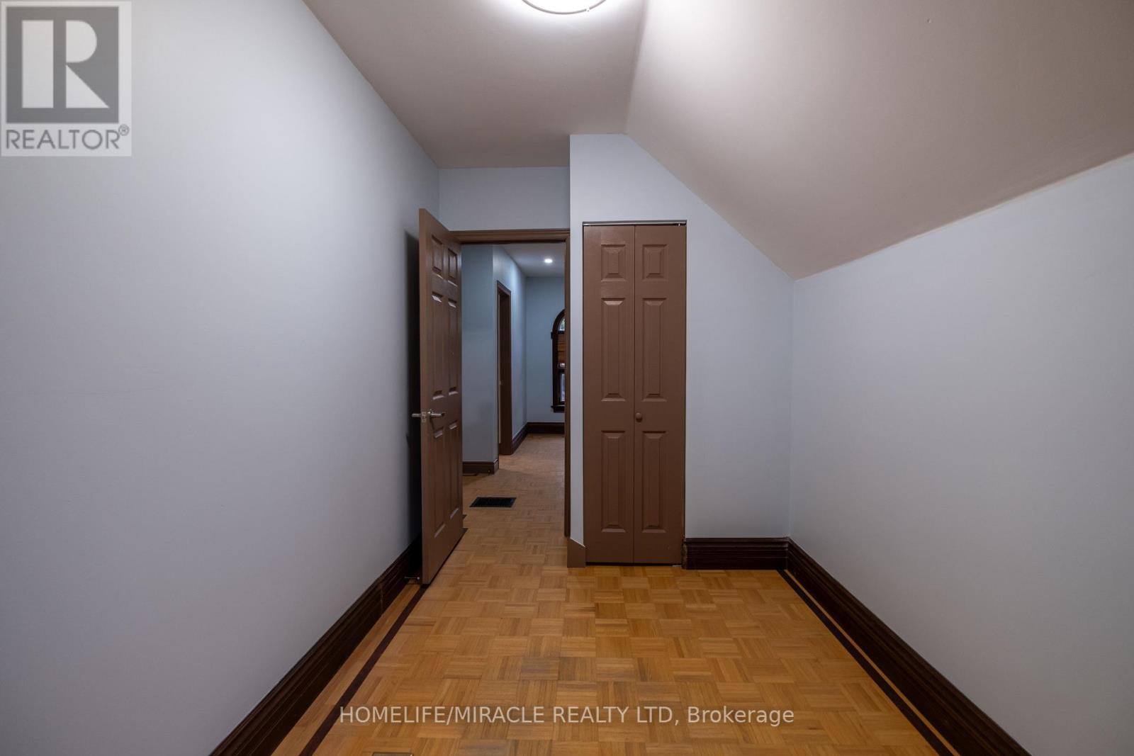 Photo 6 of 41 Park Hill Road, Cambridge ON