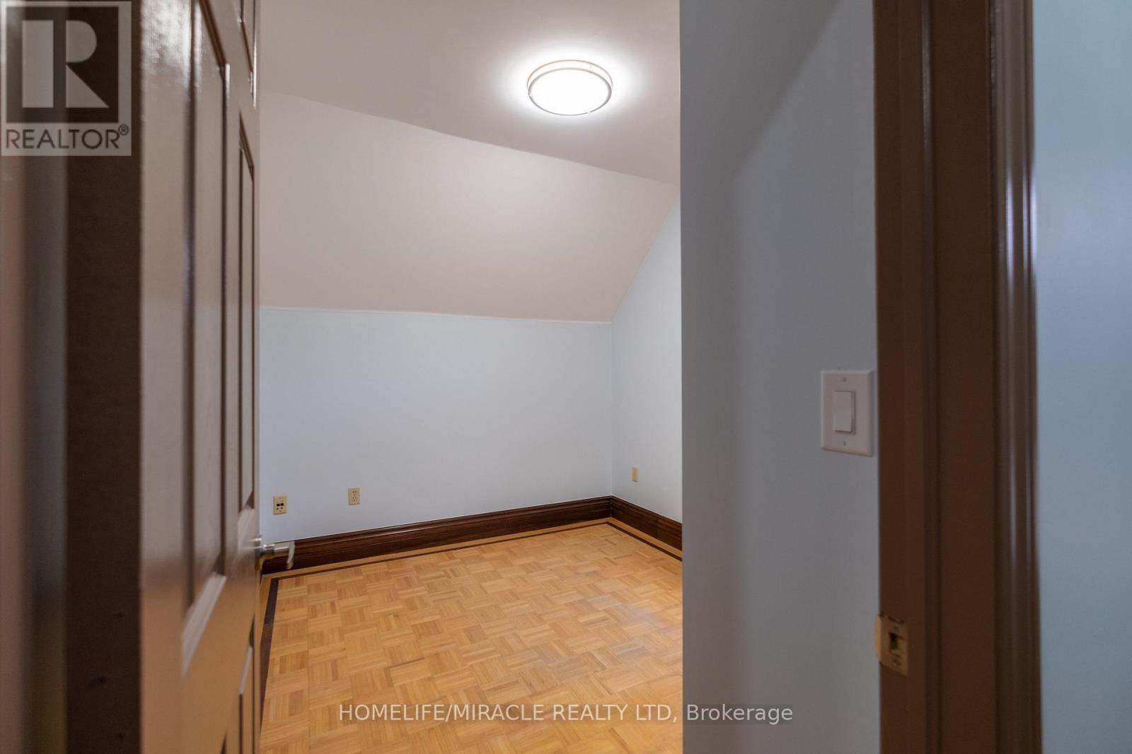 Photo 8 of 41 Park Hill Road, Cambridge ON
