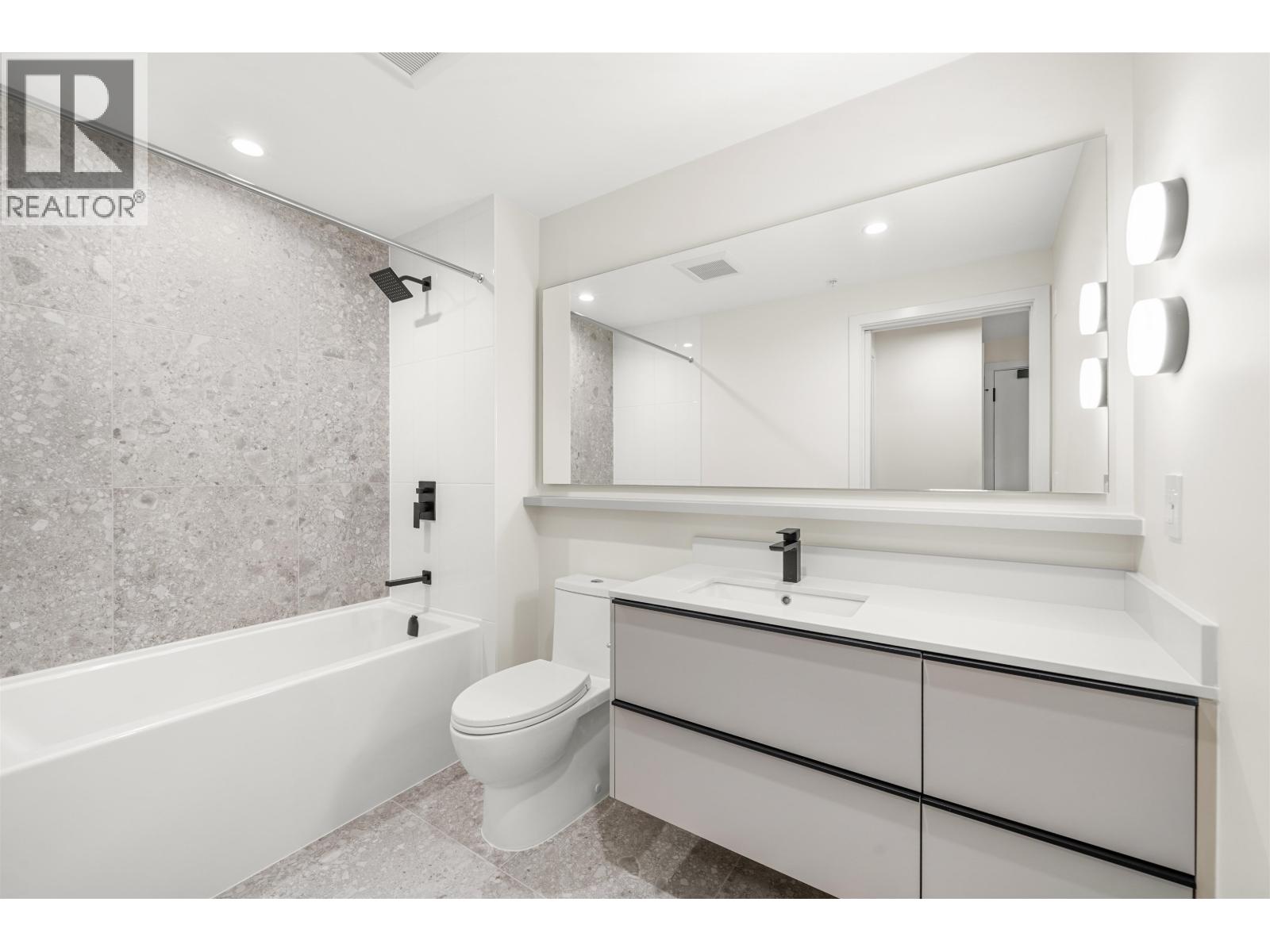 Photo 2 of 303 2015 St Johns Street, Port Moody BC