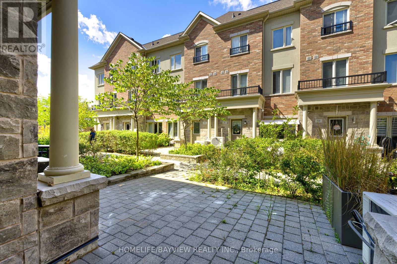 Photo 48 of Th 12 25 Coneflower Crescent, Toronto ON