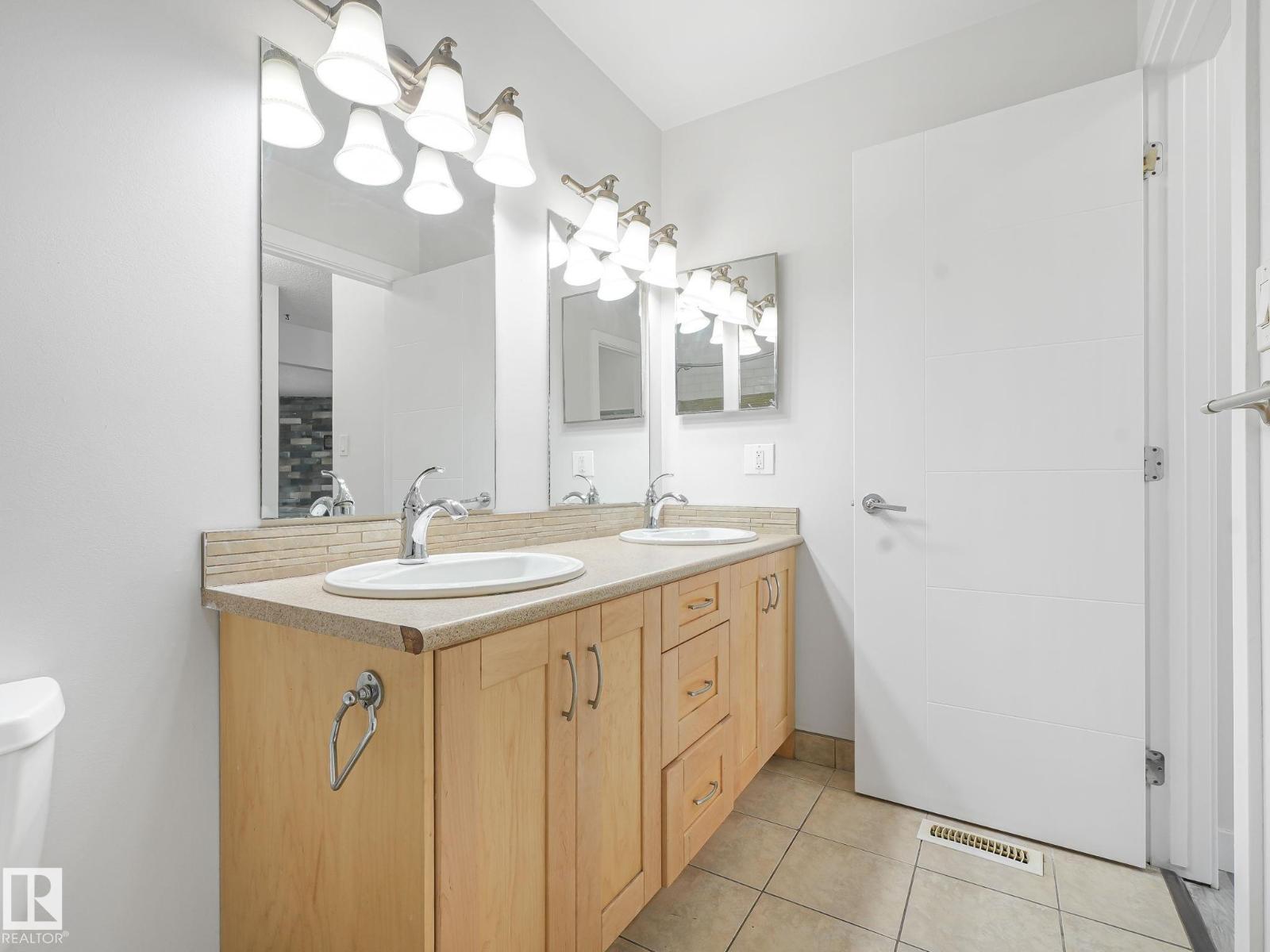 Photo 8 of 303 10528 29 Av Nw, Edmonton AB