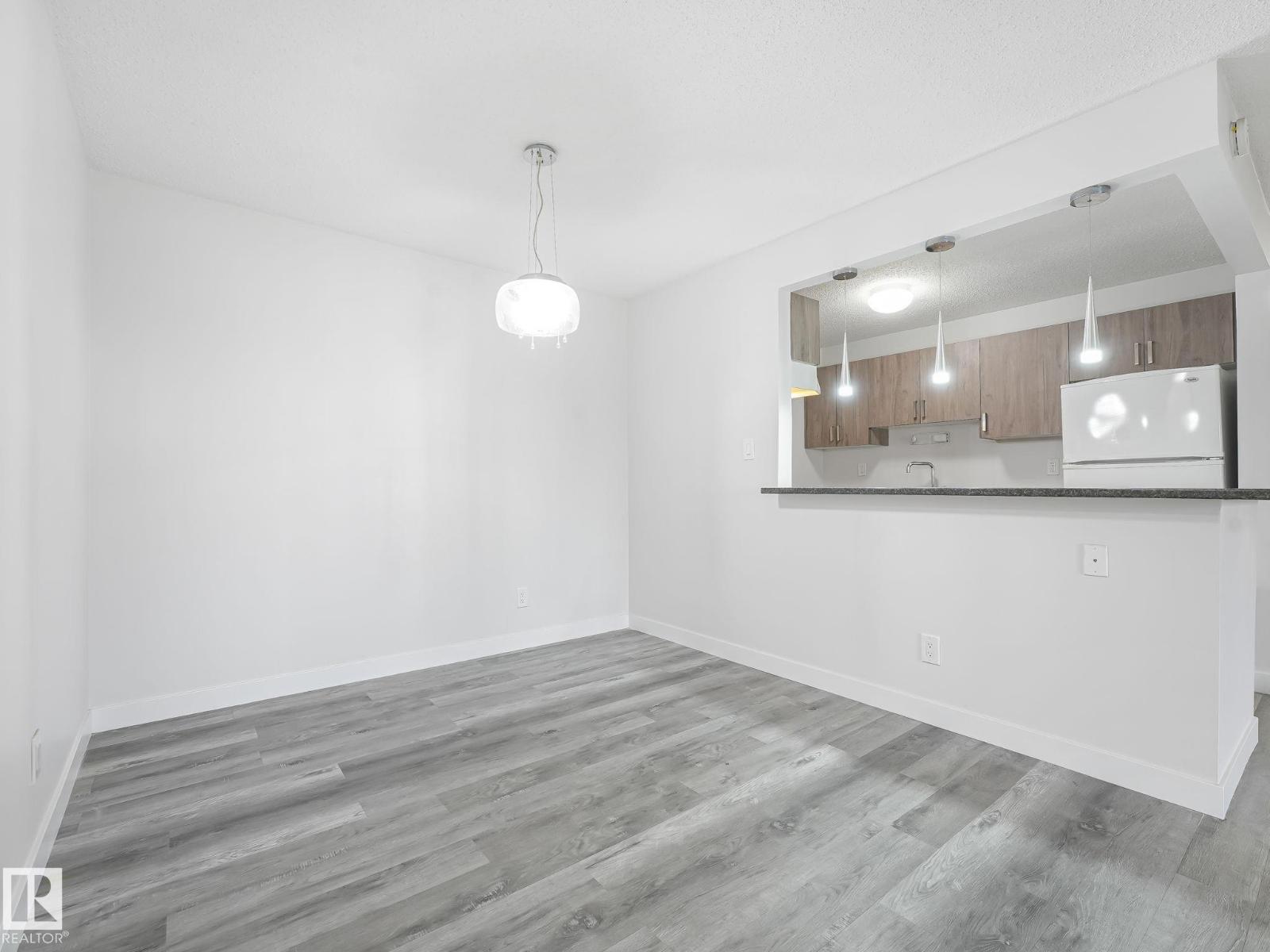 Photo 33 of 303 10528 29 Av Nw, Edmonton AB
