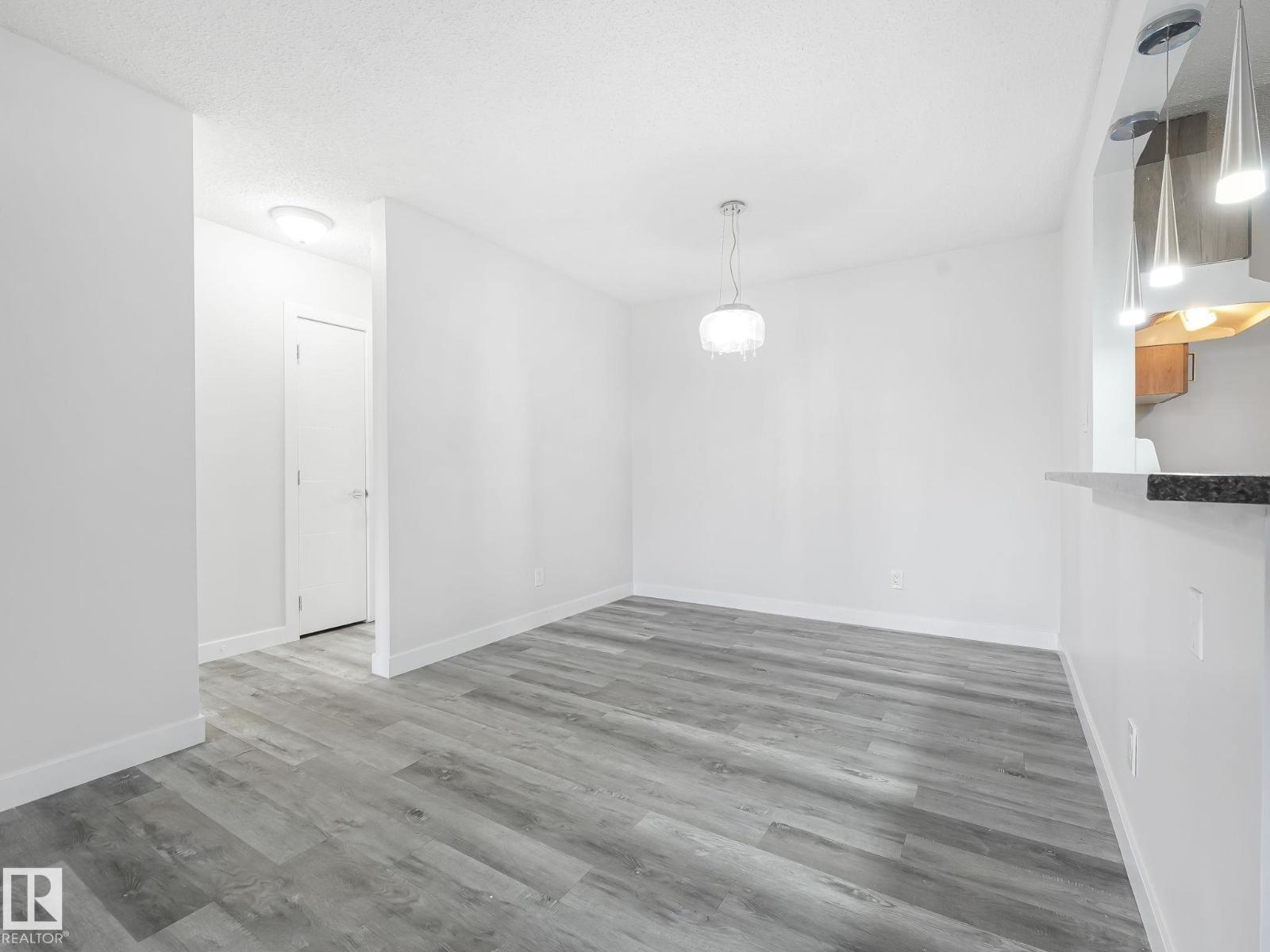 Photo 9 of 303 10528 29 Av Nw, Edmonton AB