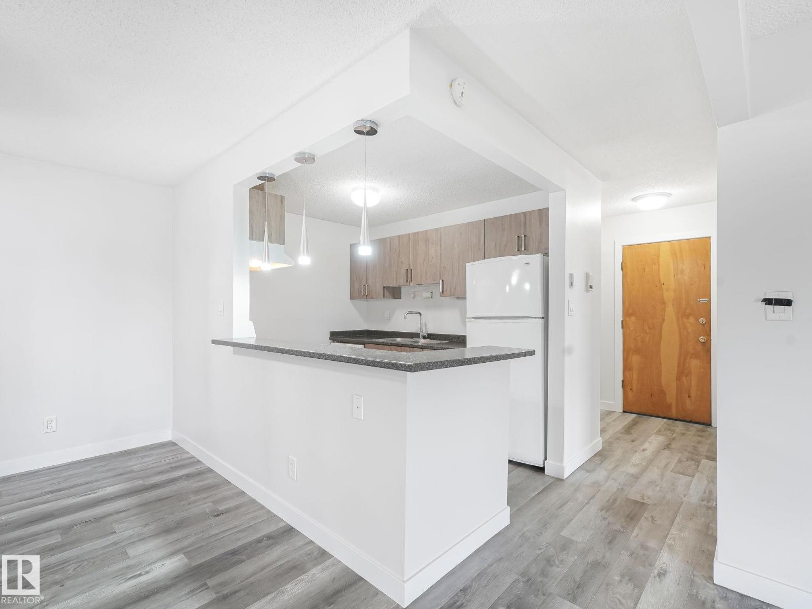 Photo 15 of 303 10528 29 Av Nw, Edmonton AB