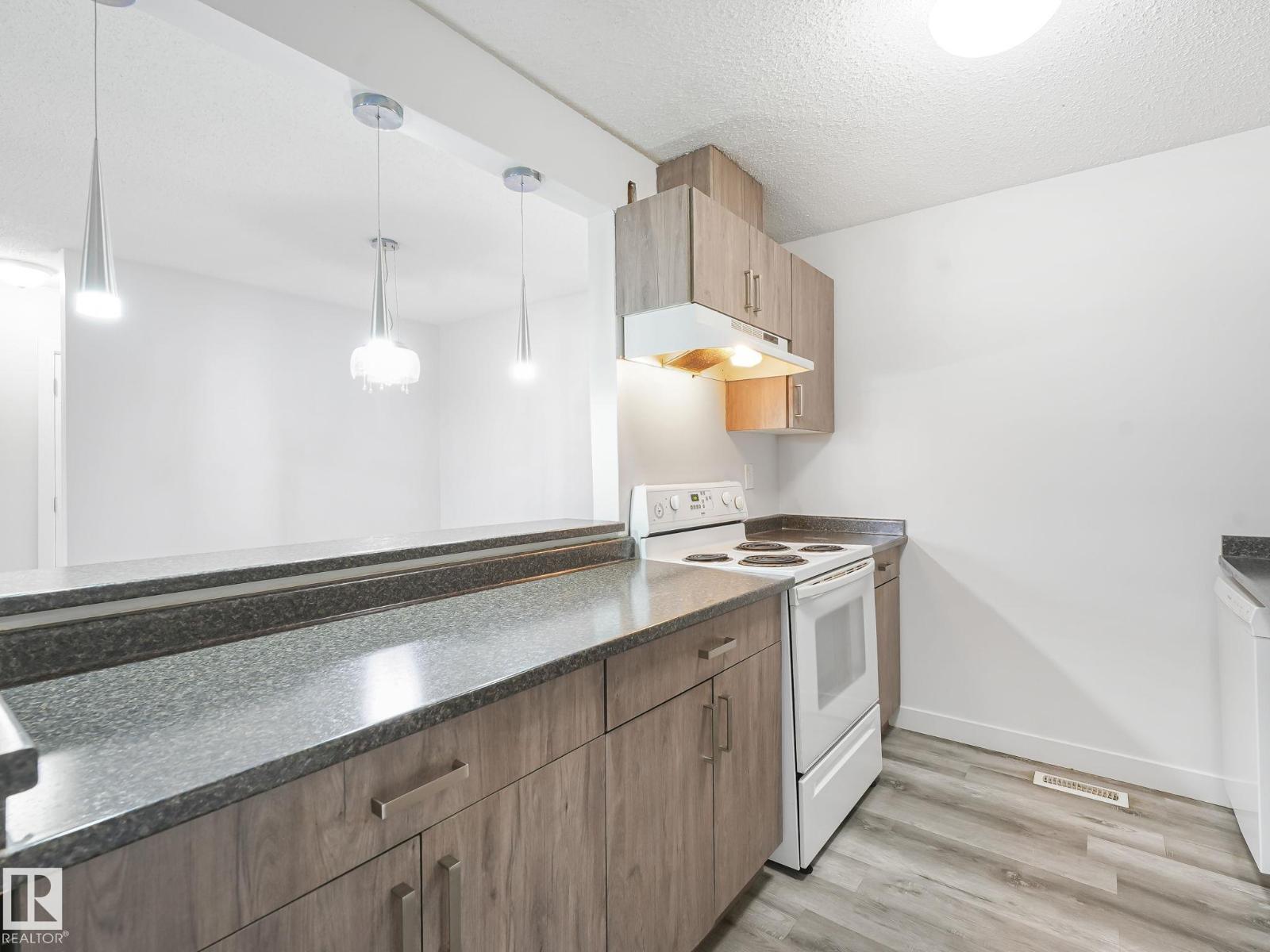 Photo 16 of 303 10528 29 Av Nw, Edmonton AB
