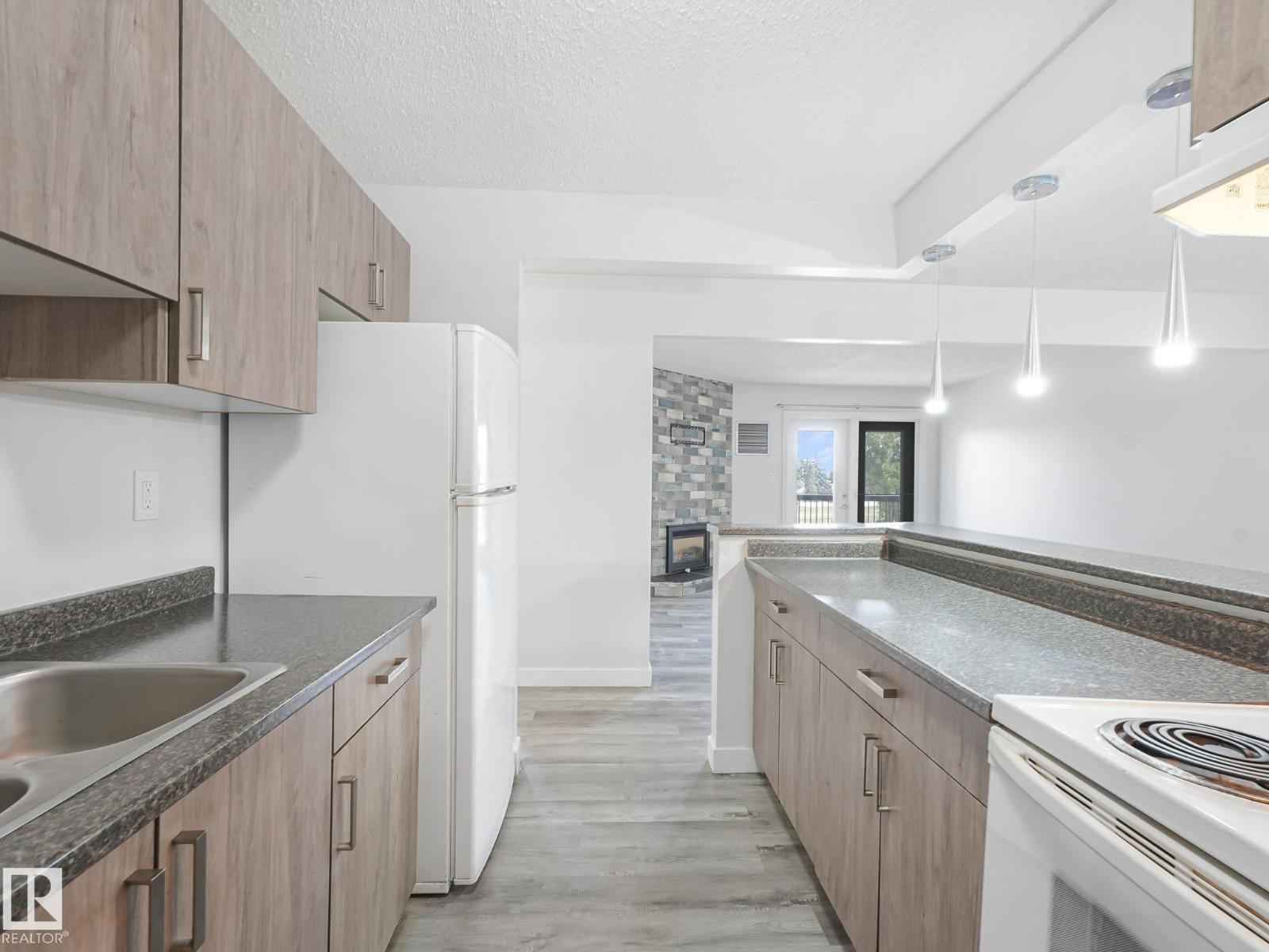 Photo 3 of 303 10528 29 Av Nw, Edmonton AB