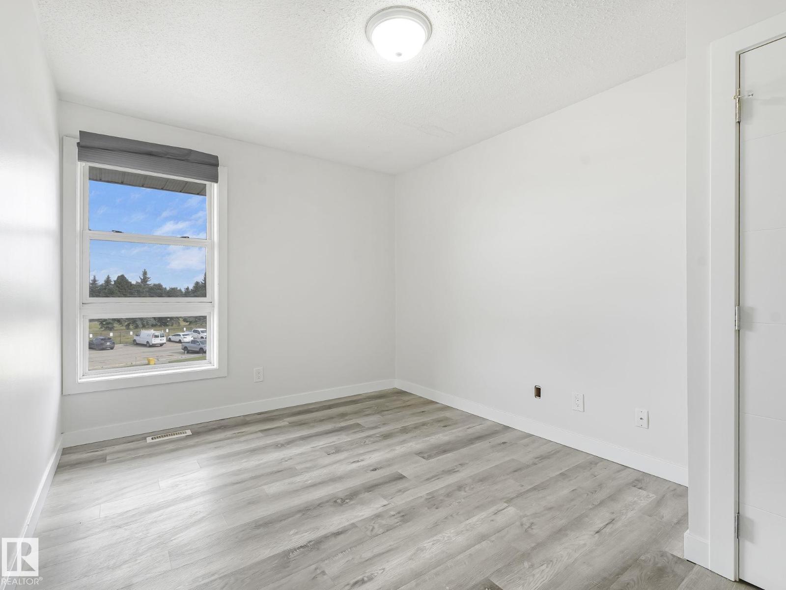Photo 13 of 303 10528 29 Av Nw, Edmonton AB