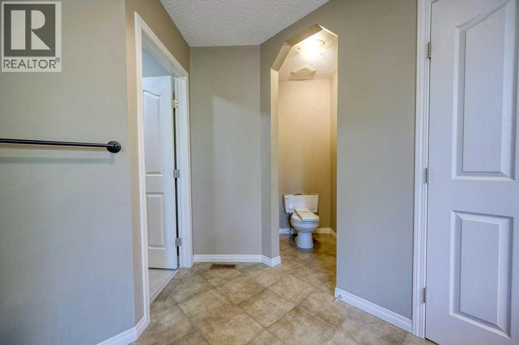 Photo 19 of 34 Aspen Stone Mews Sw, Calgary AB