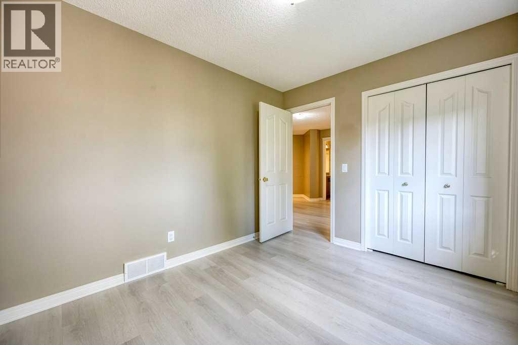 Photo 26 of 34 Aspen Stone Mews Sw, Calgary AB