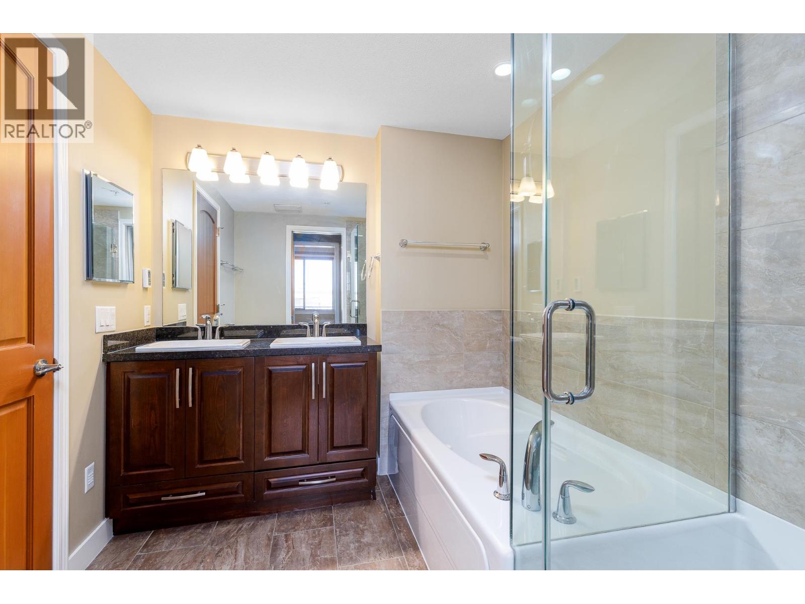 Photo 4 of 311 11887 Burnett Street, Maple Ridge BC